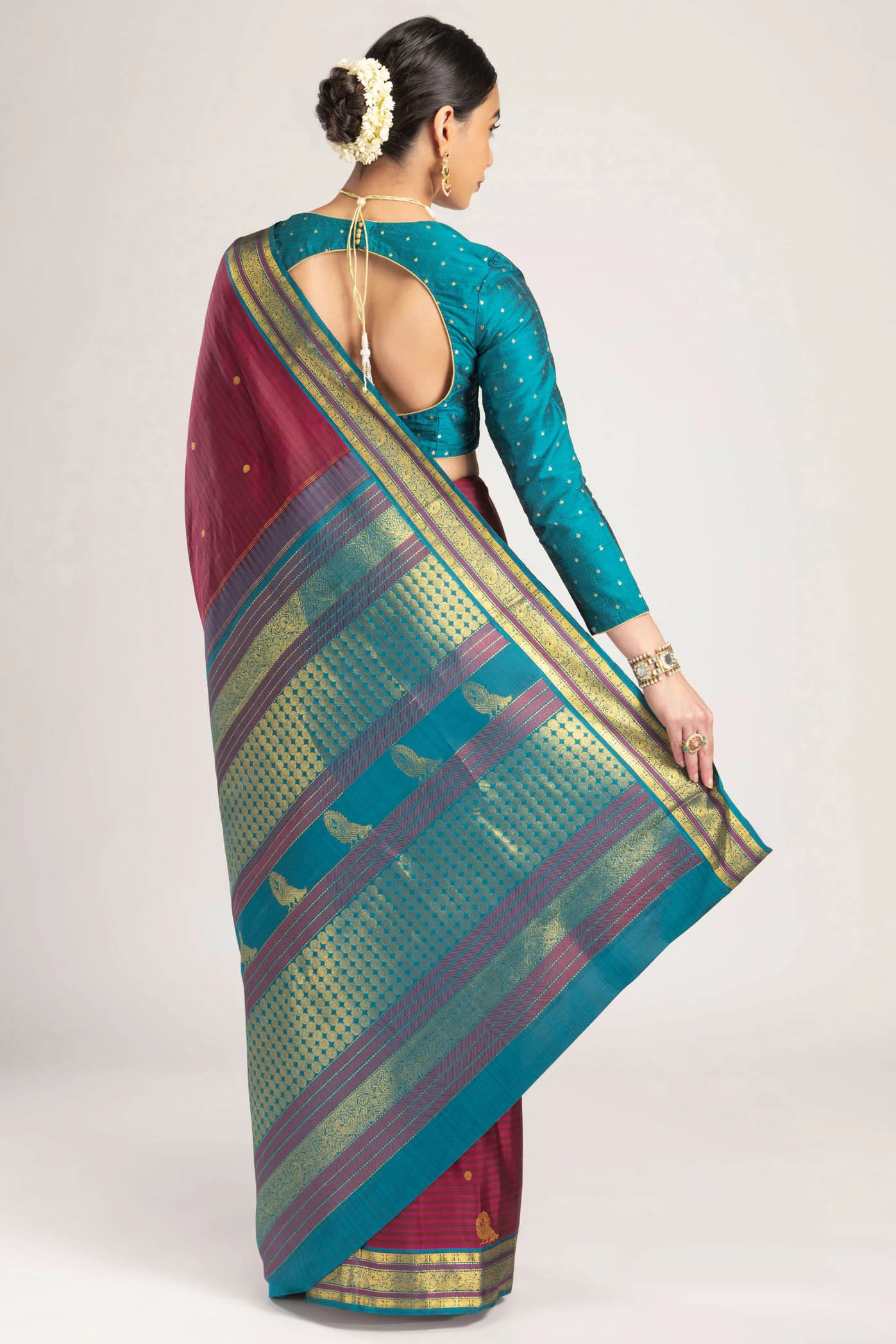 Aaradhya-Pink with Maroon Dual Tone Kanchipuram Silk Saree - Image 7