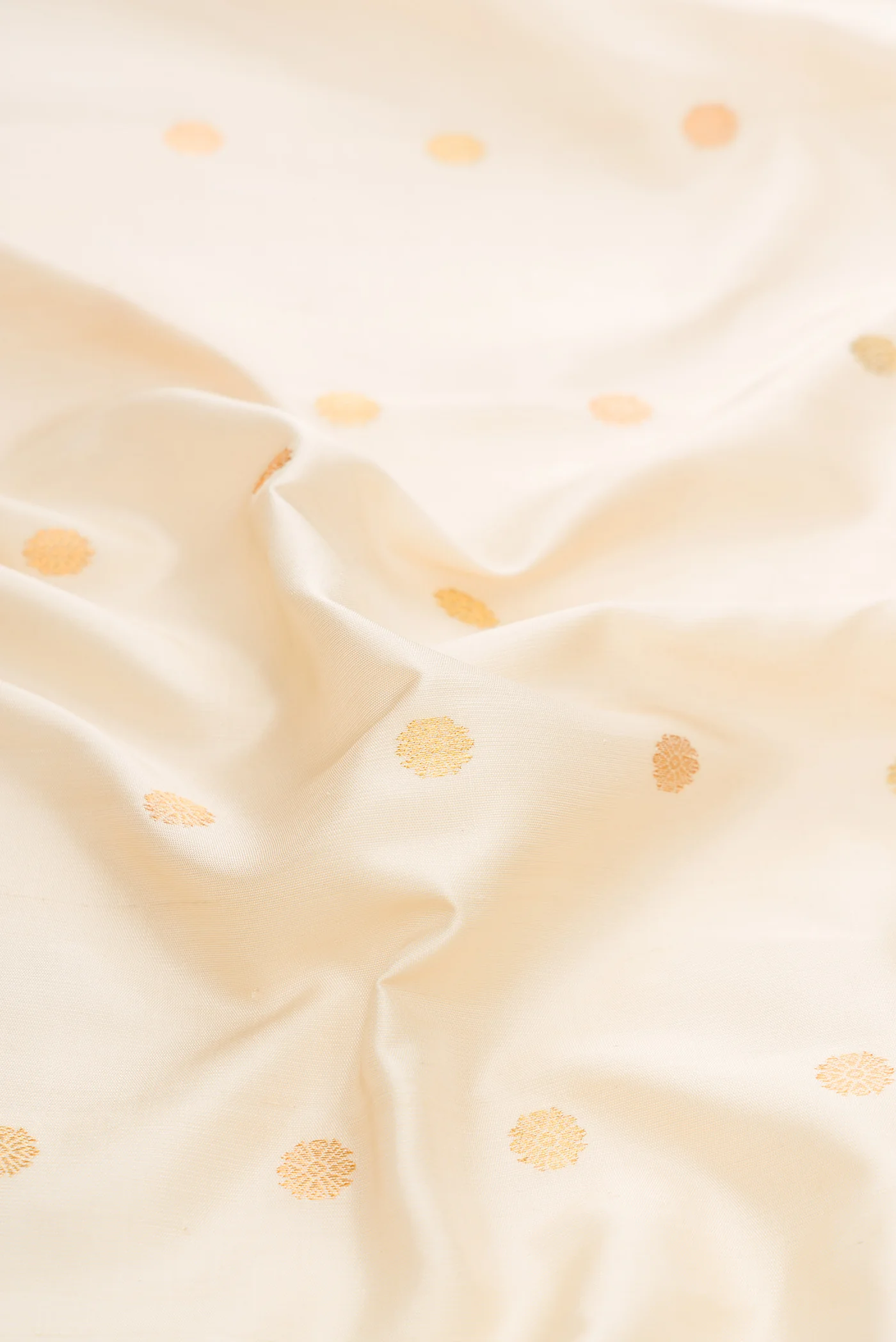 Cream Gadwal Silk Saree - Image 2