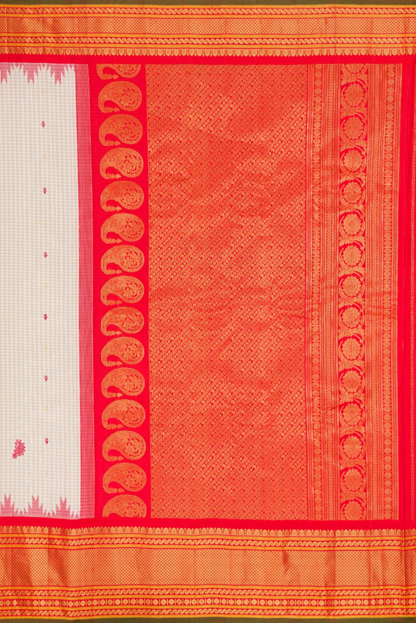Cream Dual Tone Gadwal Silk Saree - Image 7
