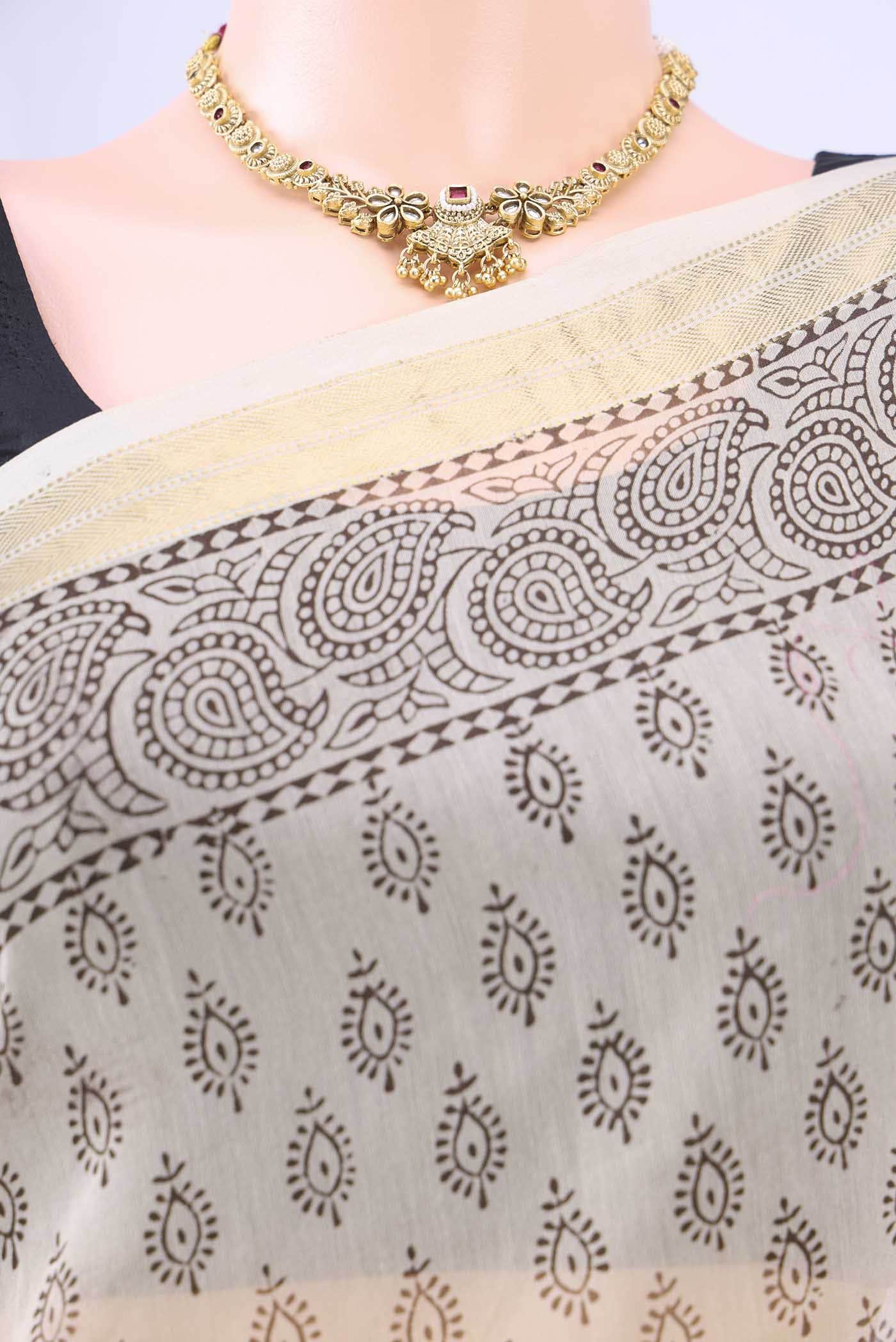 Beige Maheshwari Silk Cotton Saree - Image 3