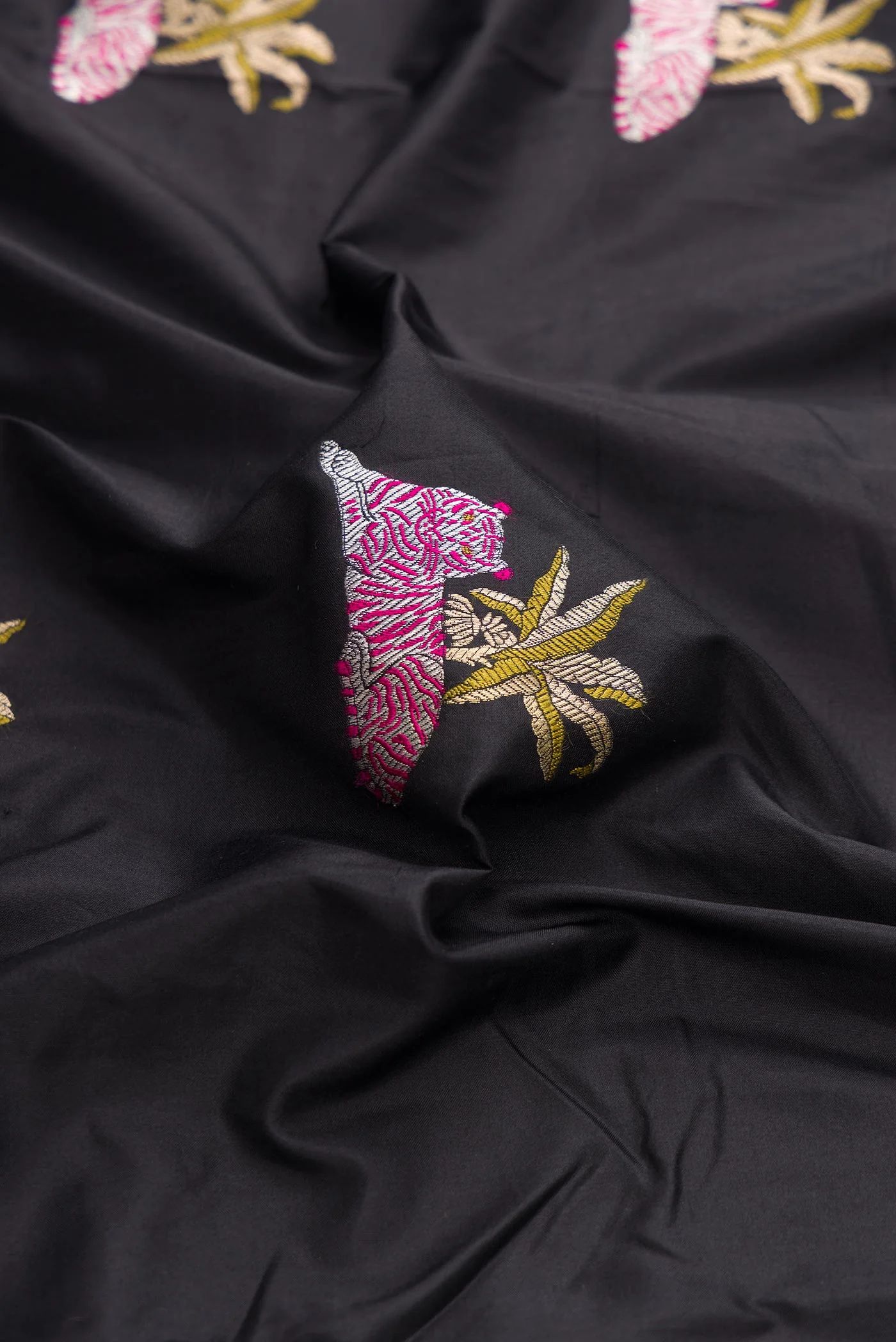 Black Dual Tone Banarasi Silk Saree - Image 2
