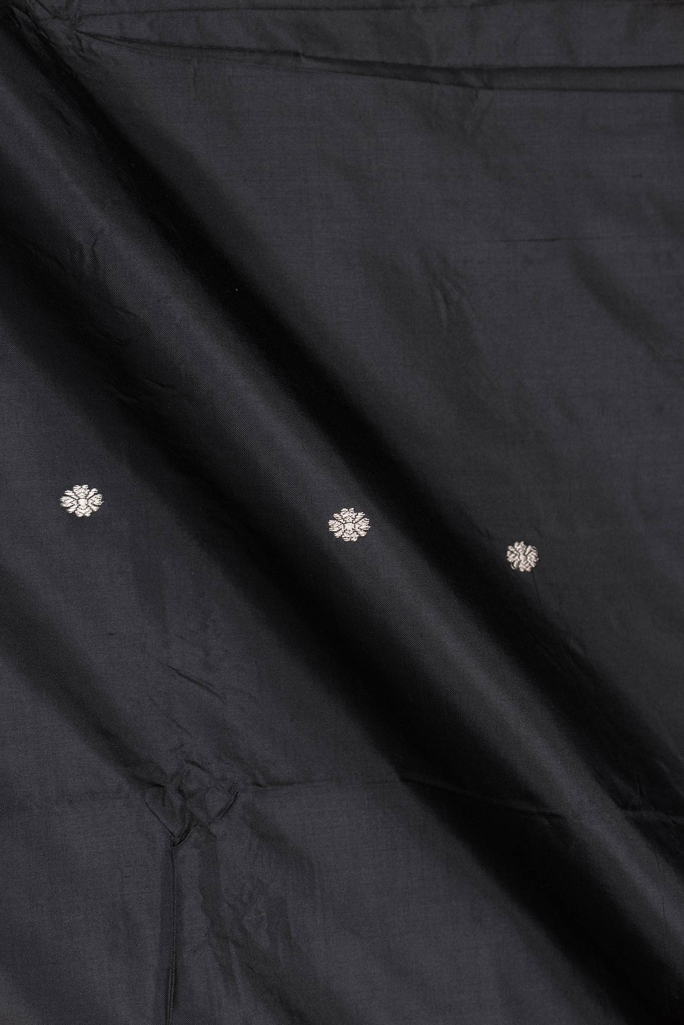 Black Dual Tone Banarasi Silk Saree - Image 2