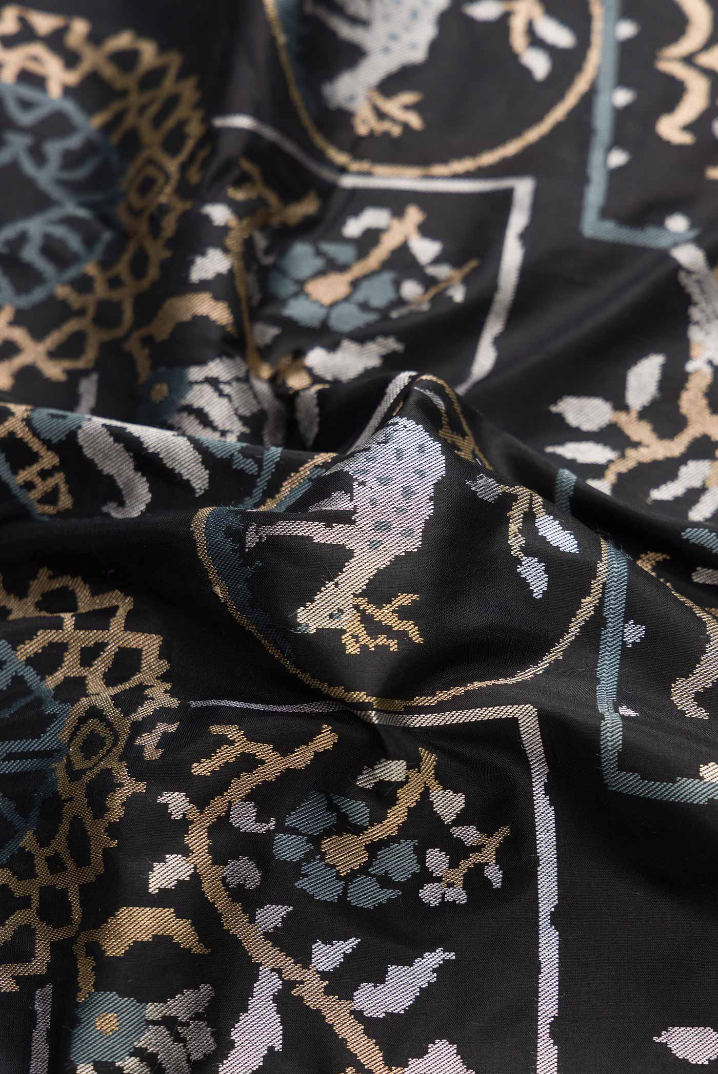 Black Dual Tone Banarasi Silk Saree - Image 2