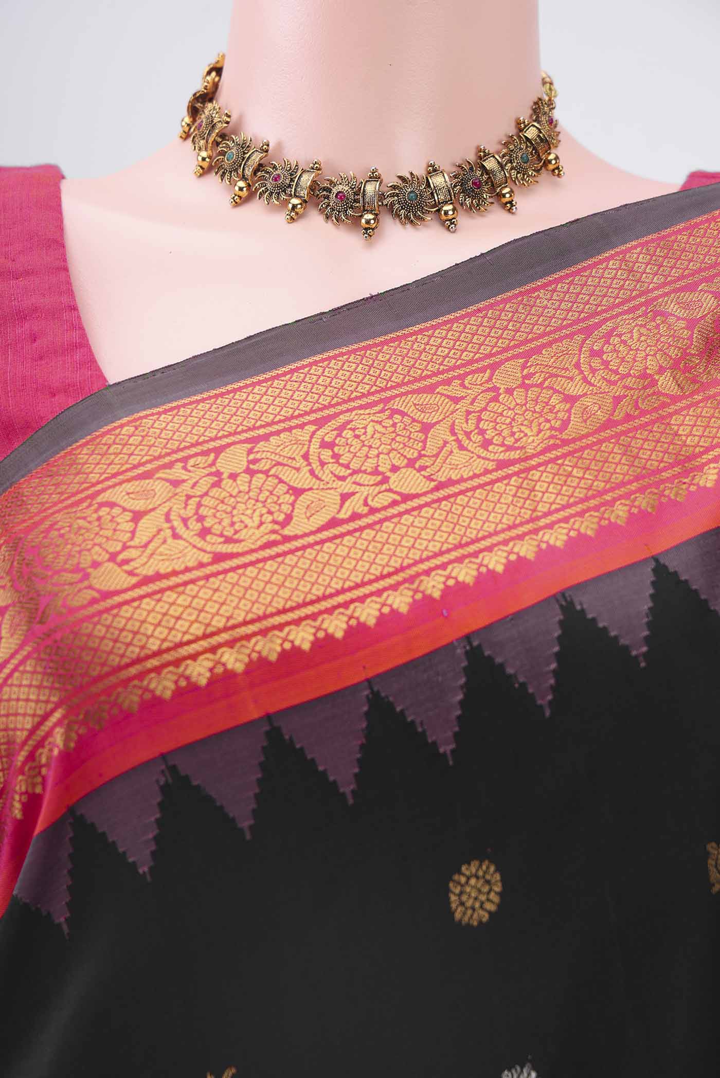 Black Dual Tone Gadwal Silk Saree - Image 2