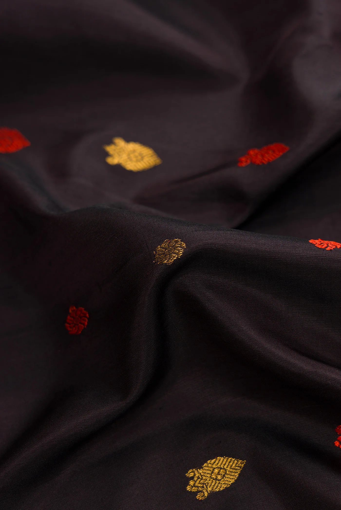 Black Gadwal Silk Saree - Image 2