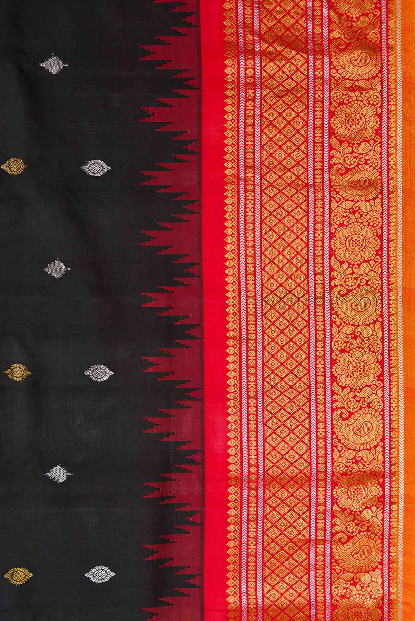 Black Dual Tone Gadwal Silk Saree - Image 3