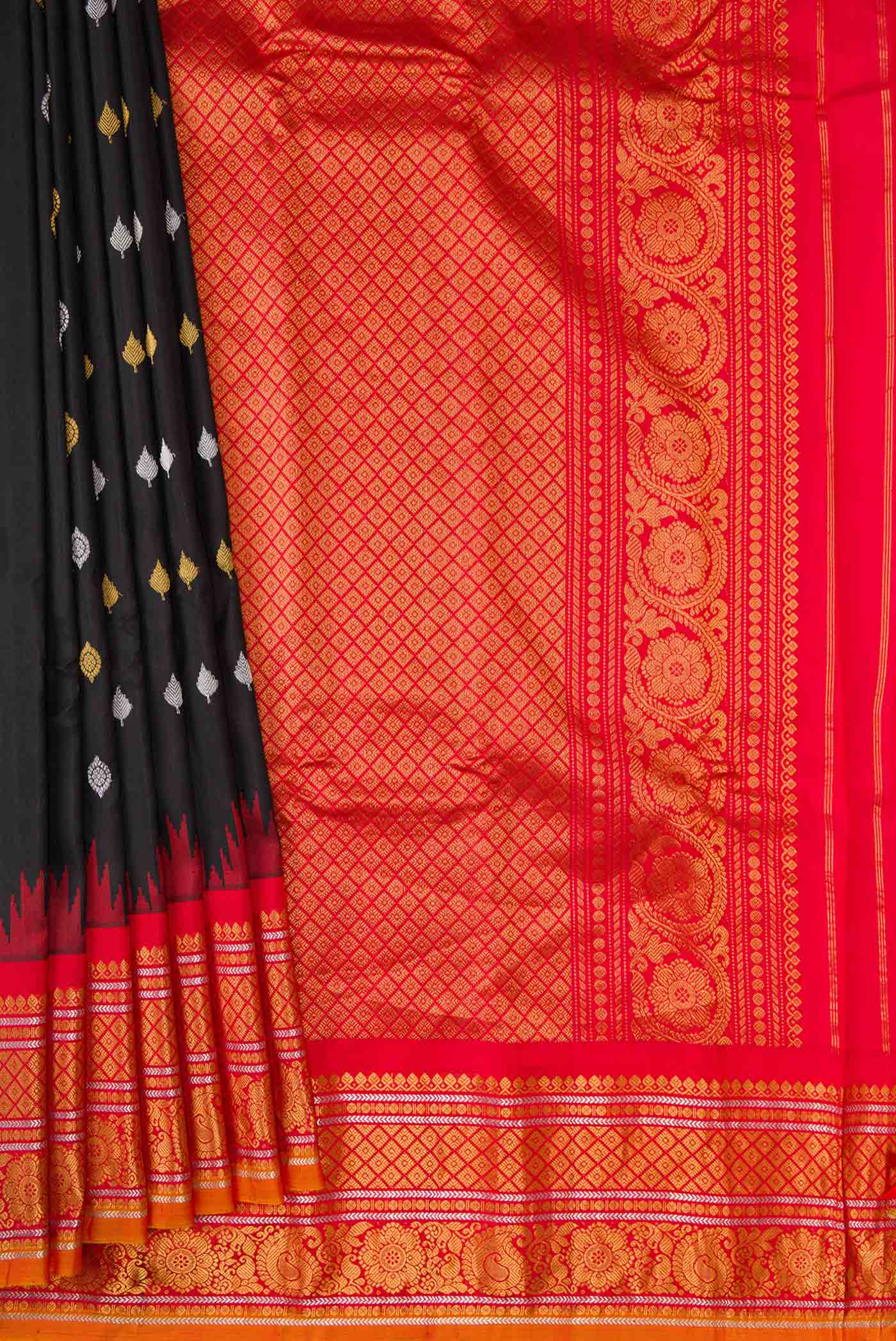 Black Dual Tone Gadwal Silk Saree - Image 4