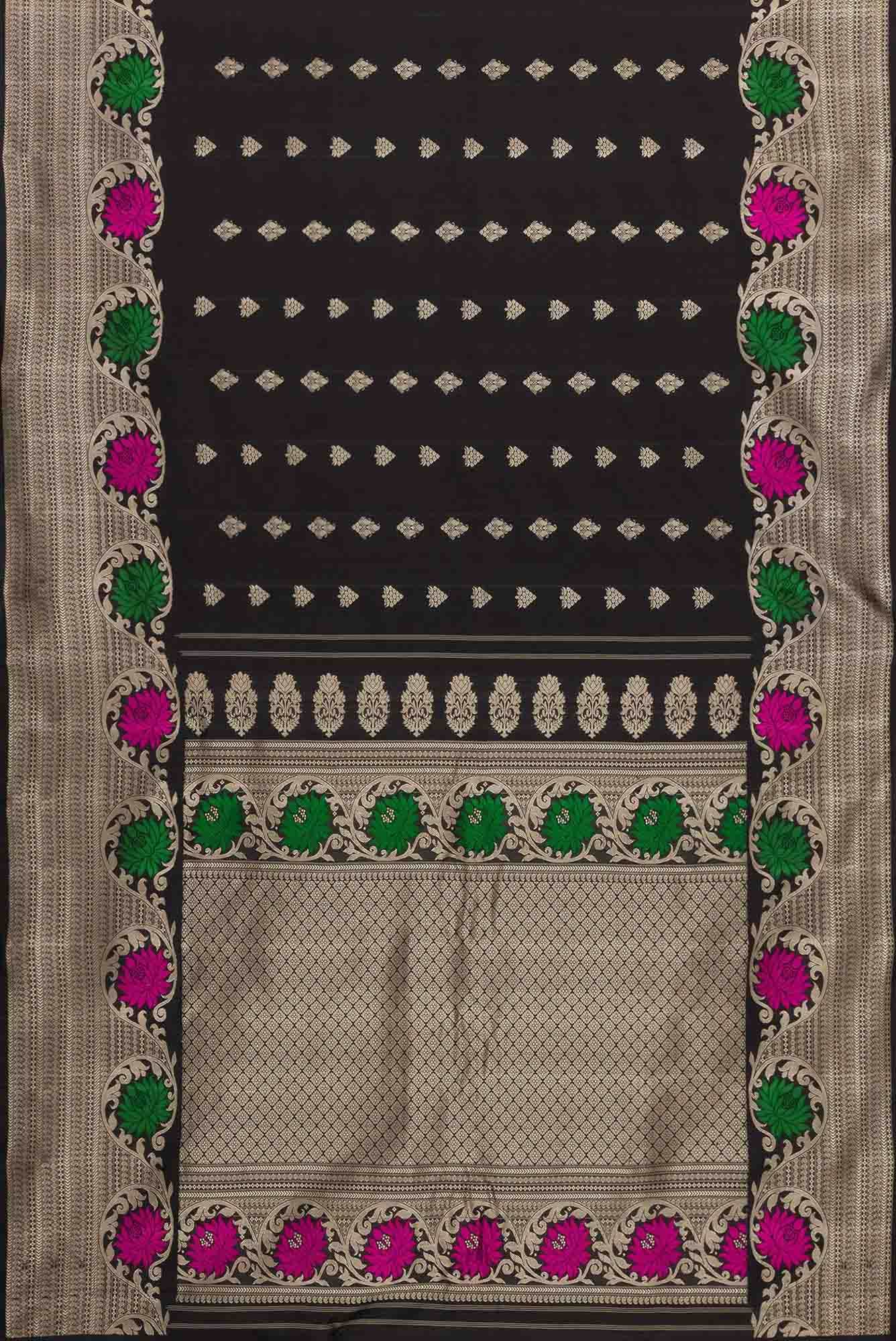 Black Dual Tone Gadwal Silk Saree - Image 4