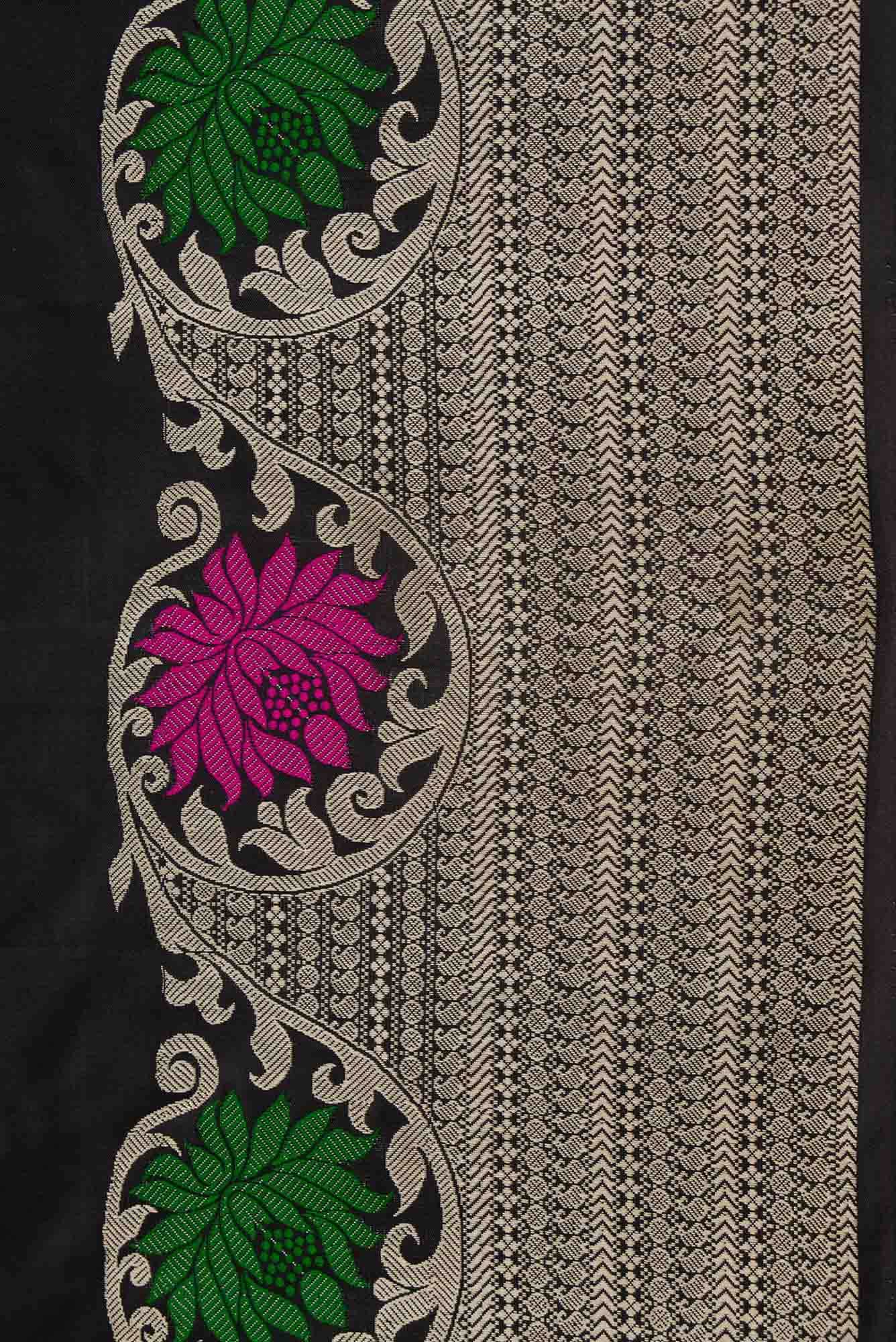 Black Dual Tone Gadwal Silk Saree - Image 5