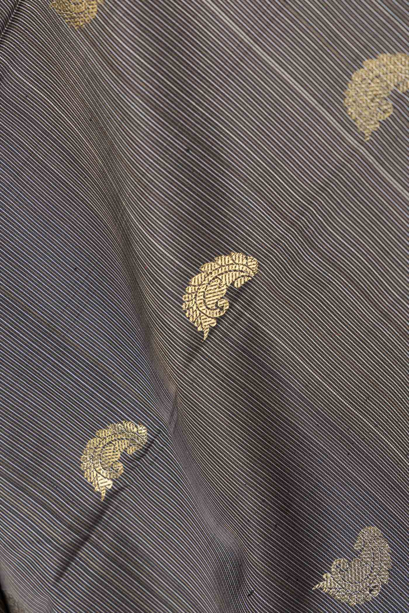 Black Dual Tone Kanjivaram Saree - Image 2