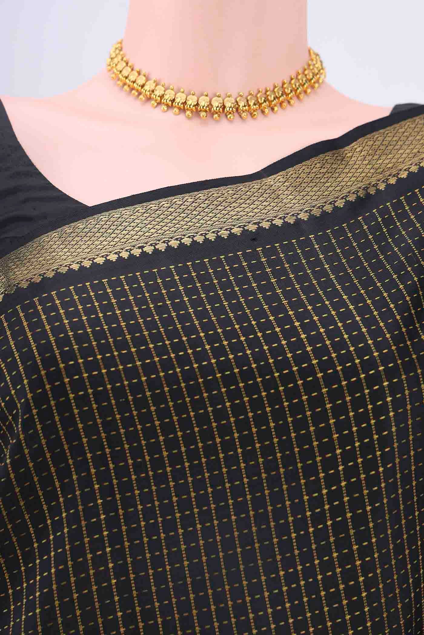 Black Dual Tone Kanjivaram Saree - Image 2