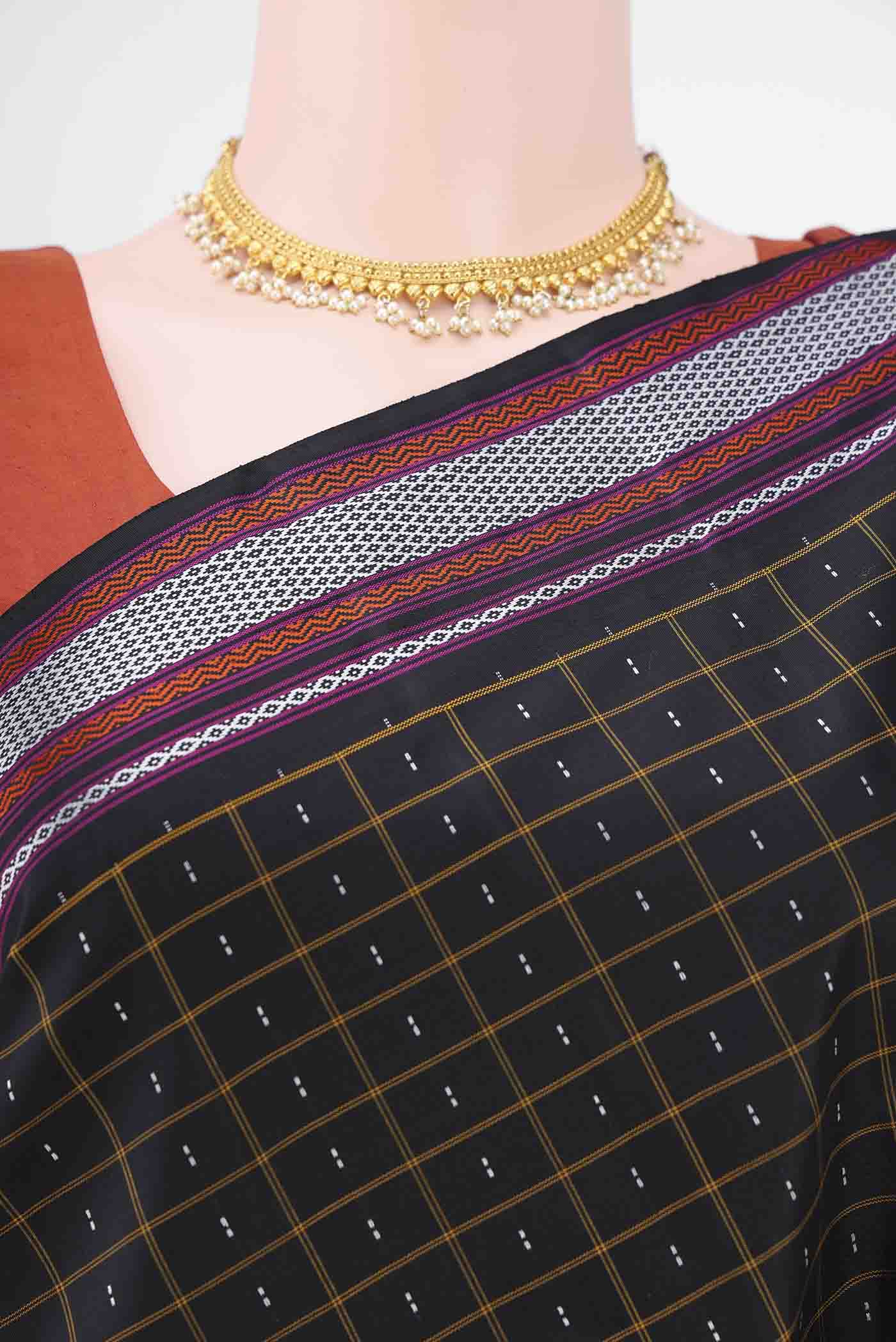Black Dual Tone Kanchipuram Saree - Image 2