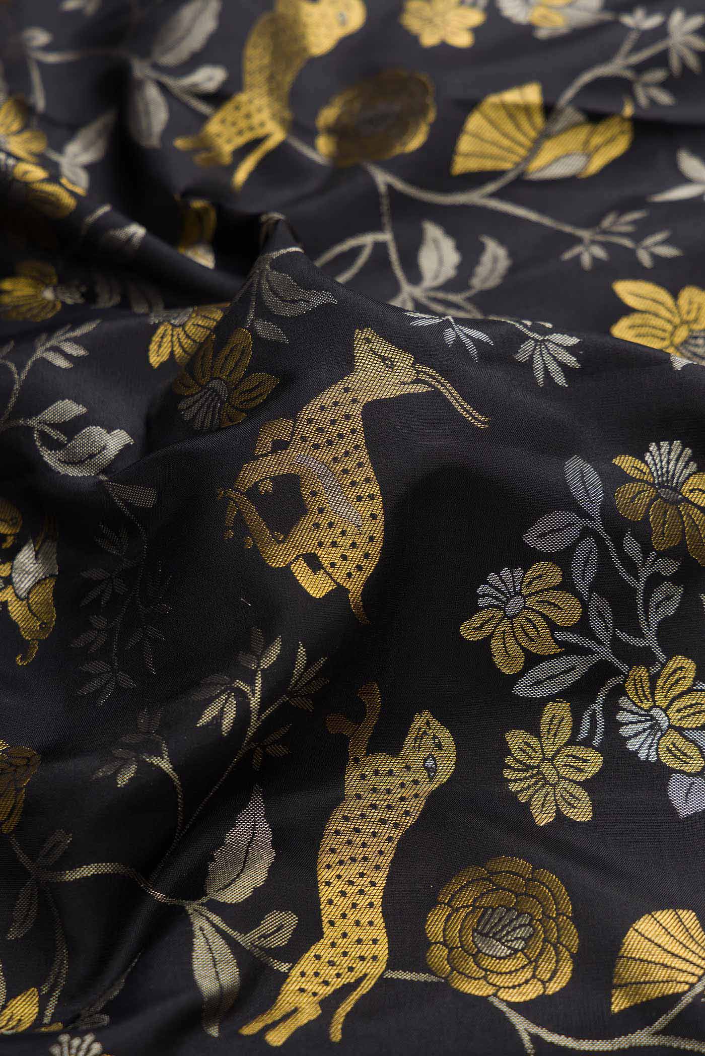 Black Dual Tone Kanjivaram Silk Saree - Image 2