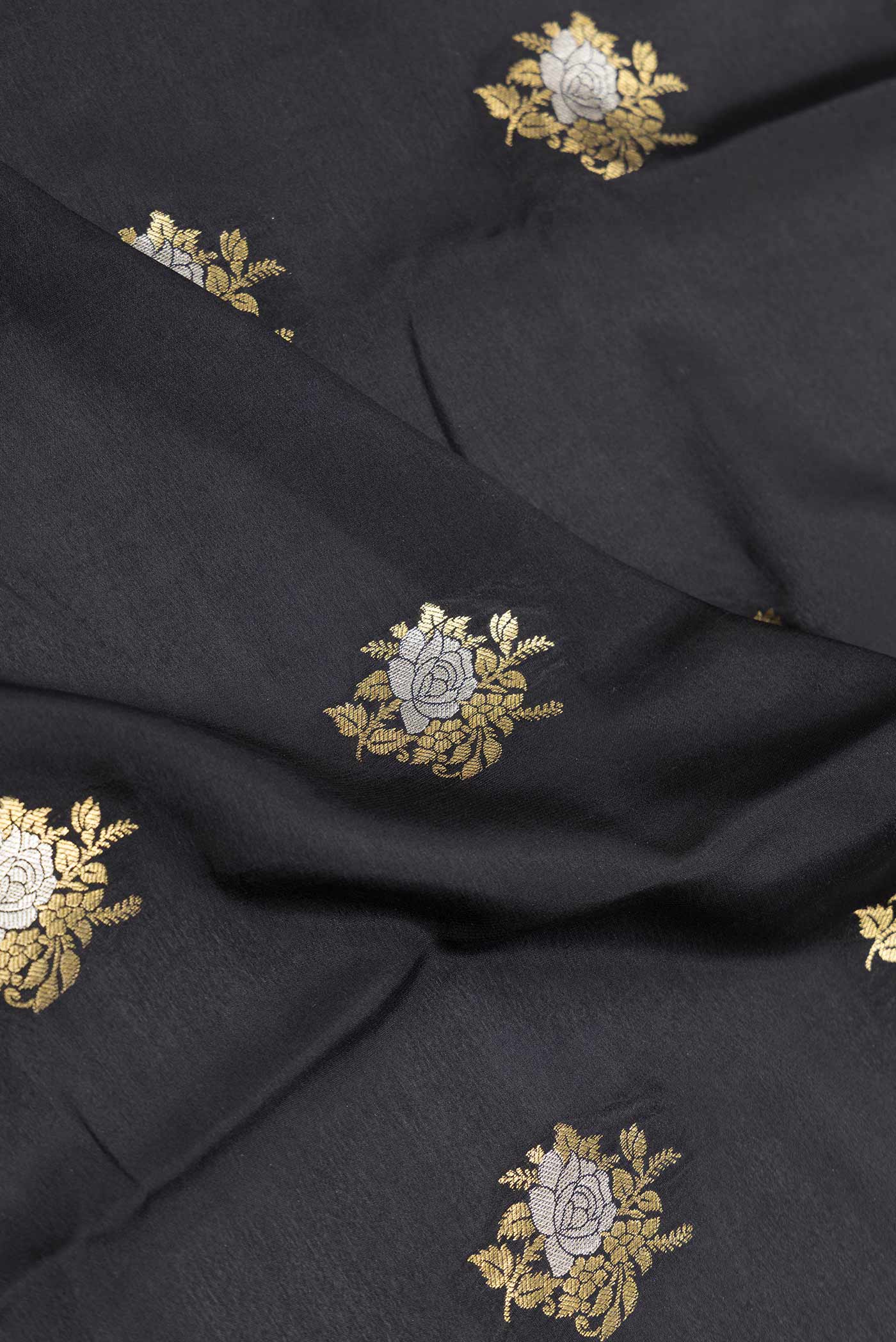 Black Dual Tone Mysore Crepe Saree - Image 2