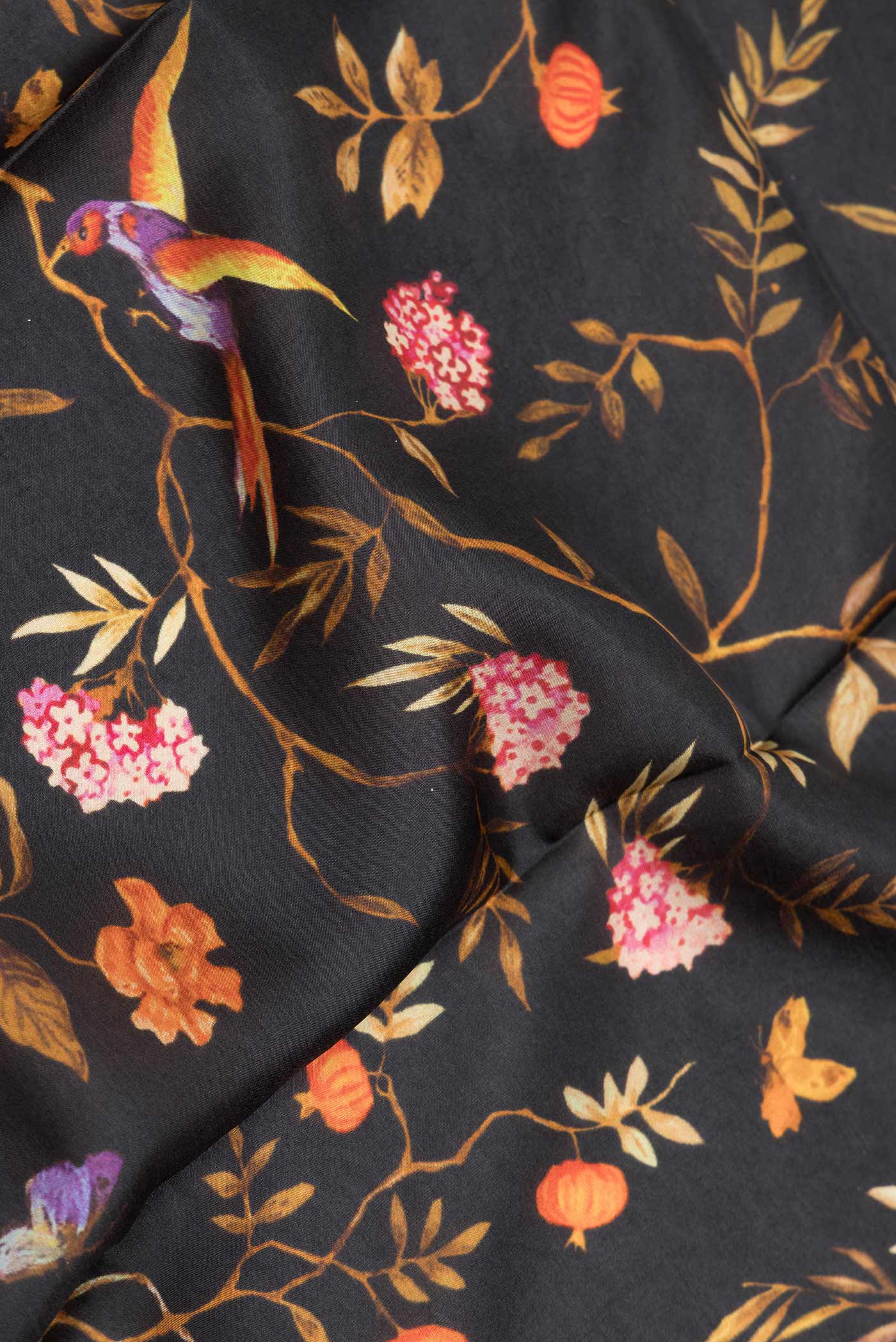 Black Dual Tone Mysore Crepe Saree - Image 2