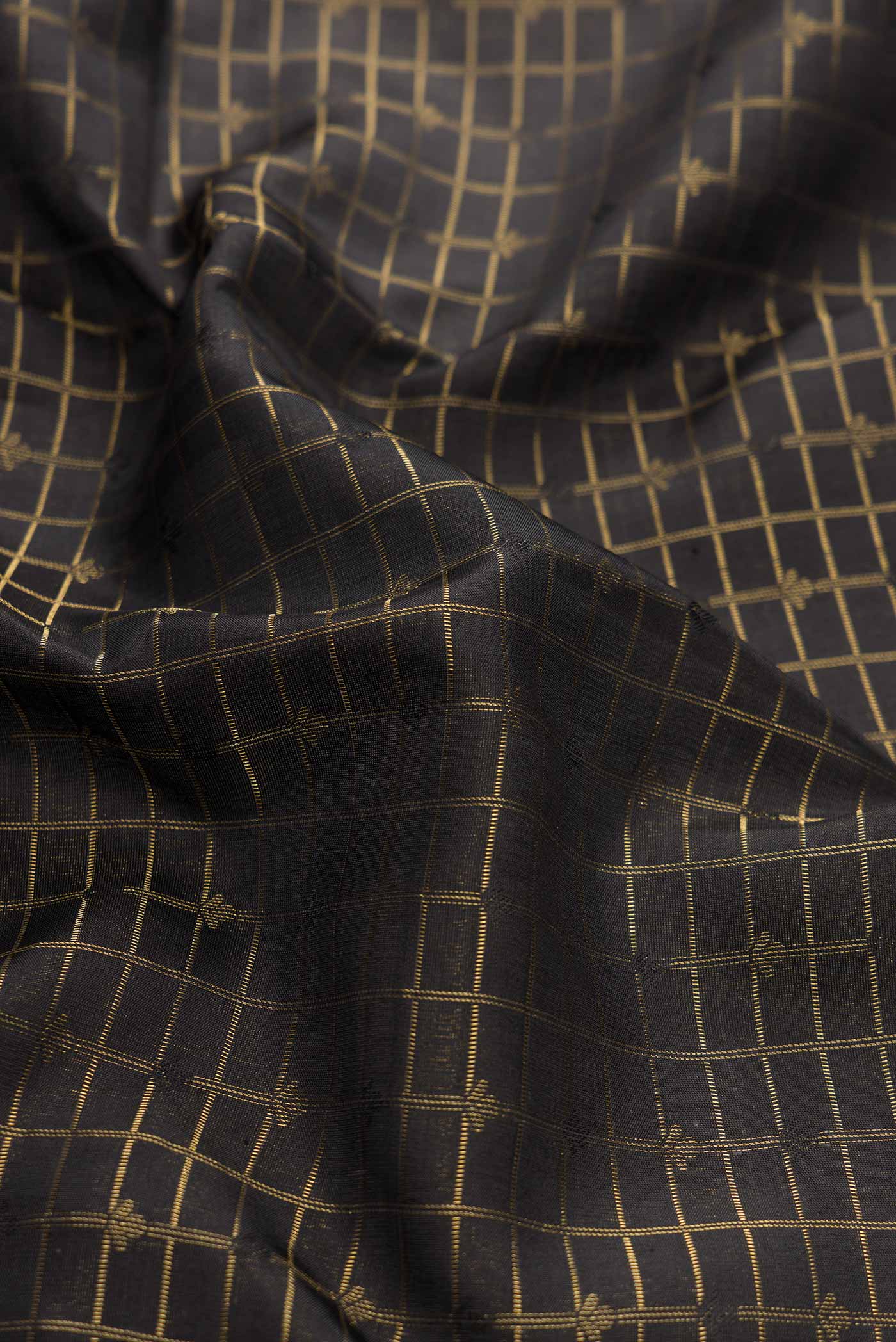 Black Dual Tone Soft Silk Saree - Image 2