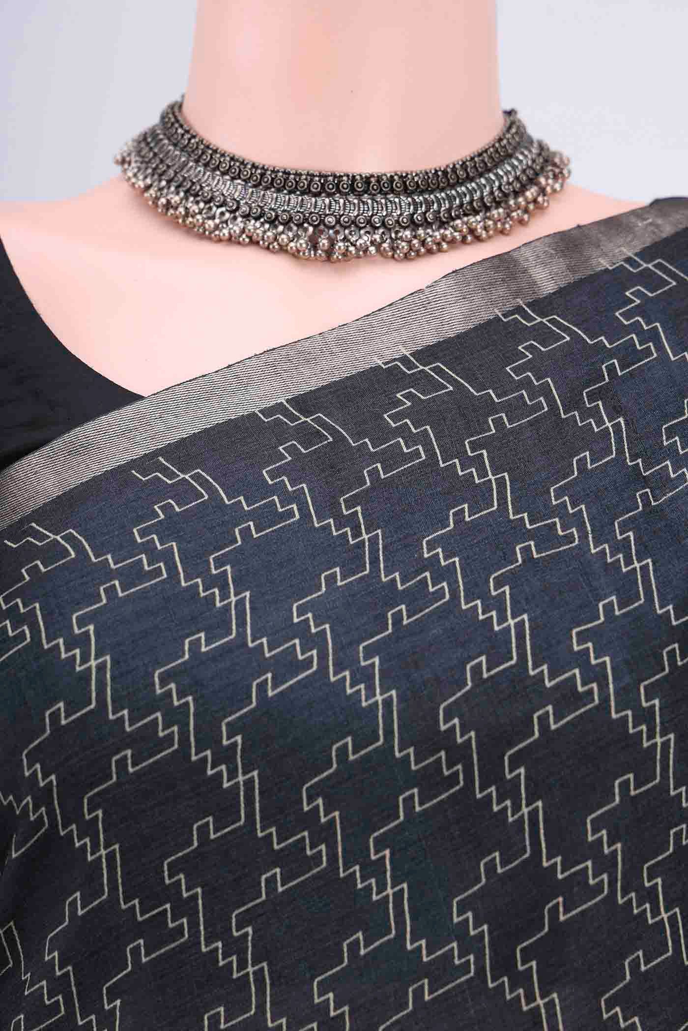 Black Dual Tone Tussar Silk Saree - Image 2