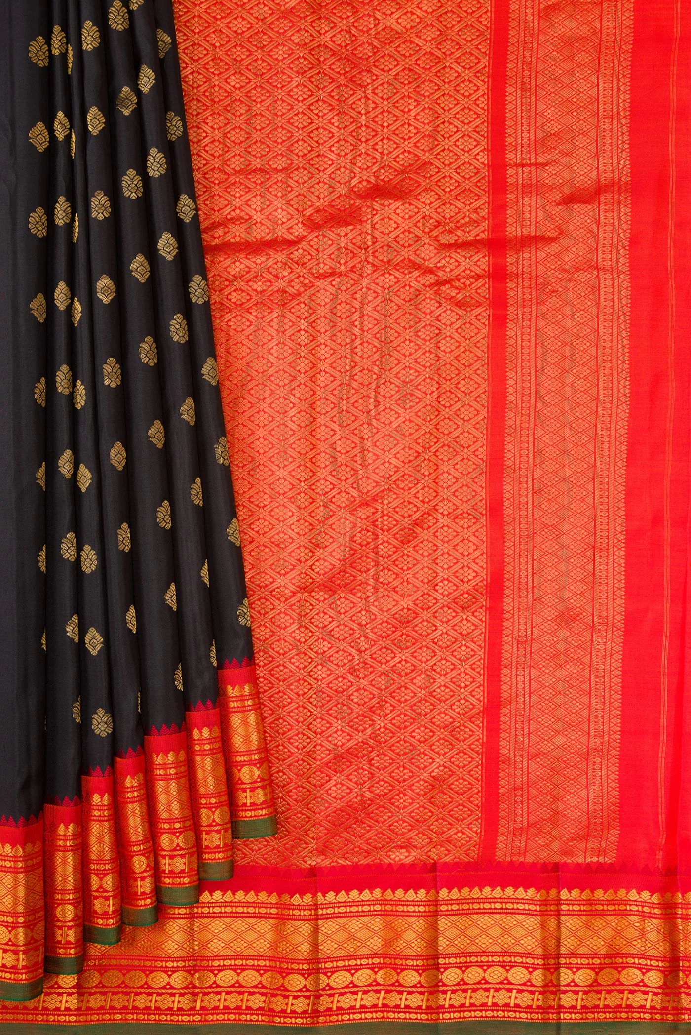 Black Gadwal Silk Saree - Image 4