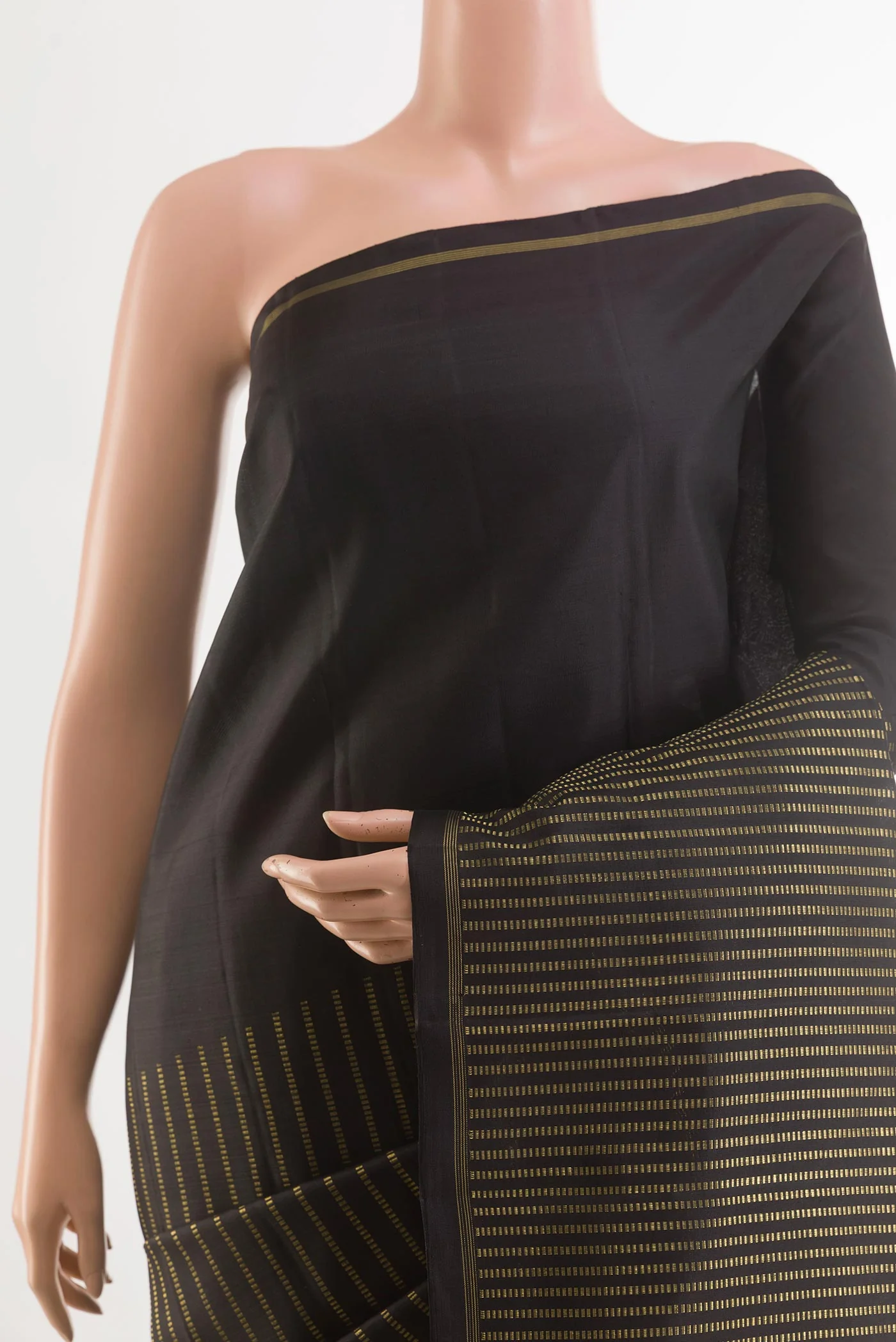 Pure Silk Pure Zari Black Kanchipuram Saree - Image 2