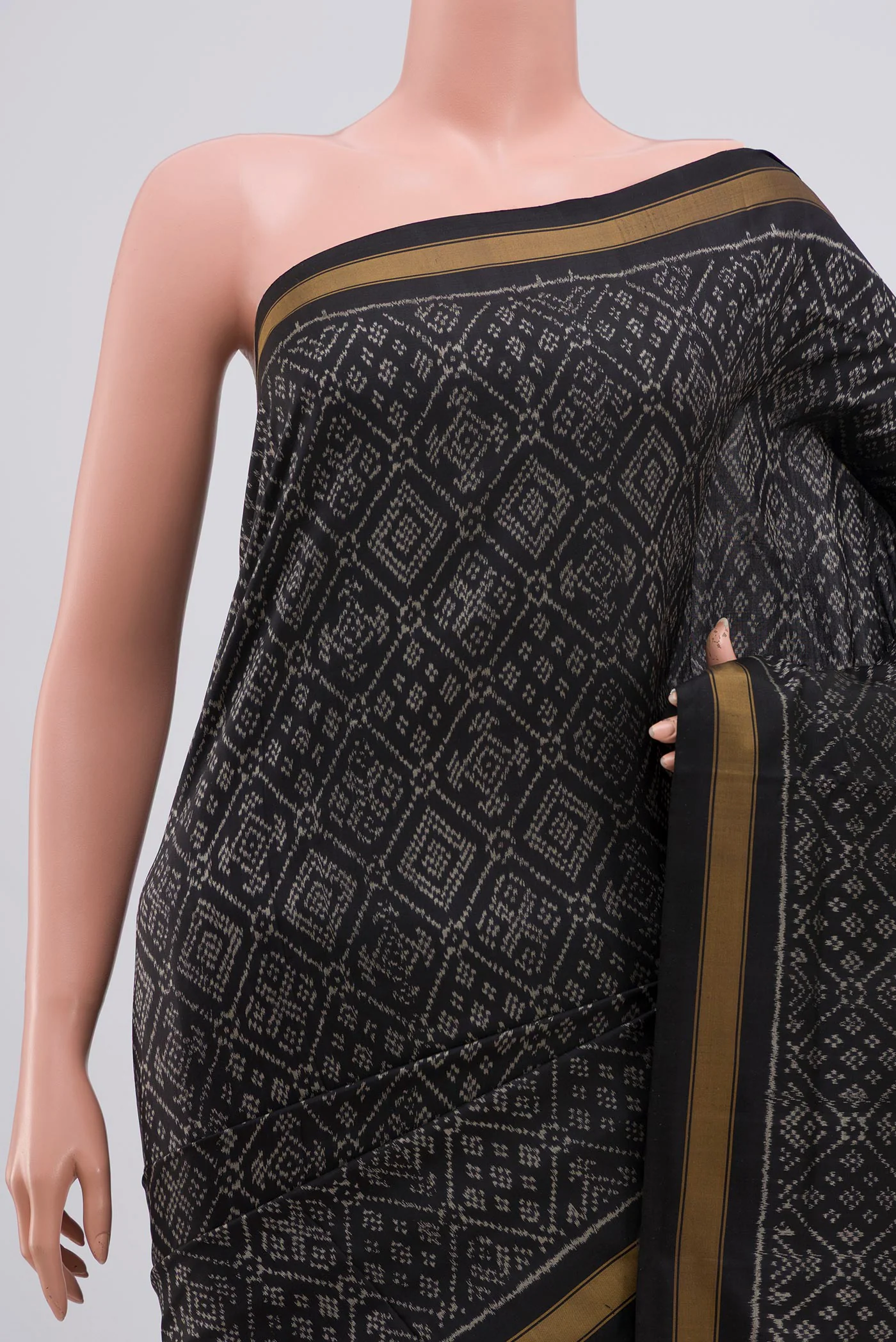 Black Pochampally Silk Saree - Image 2