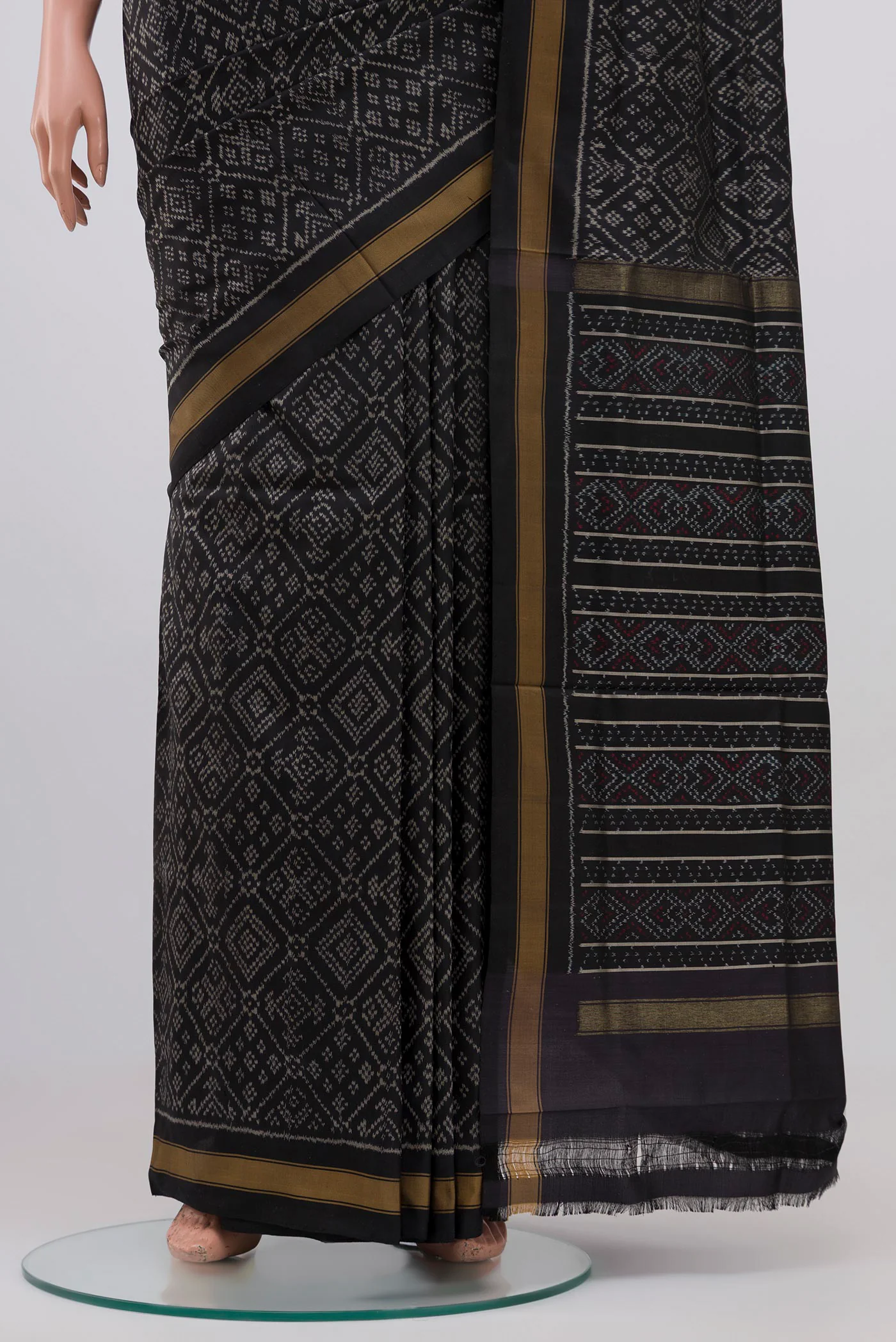 Black Pochampally Silk Saree - Image 3