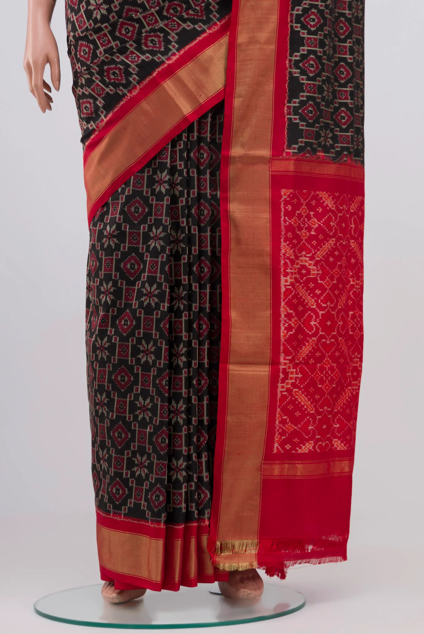 Black Pochampally Silk Saree - Image 3