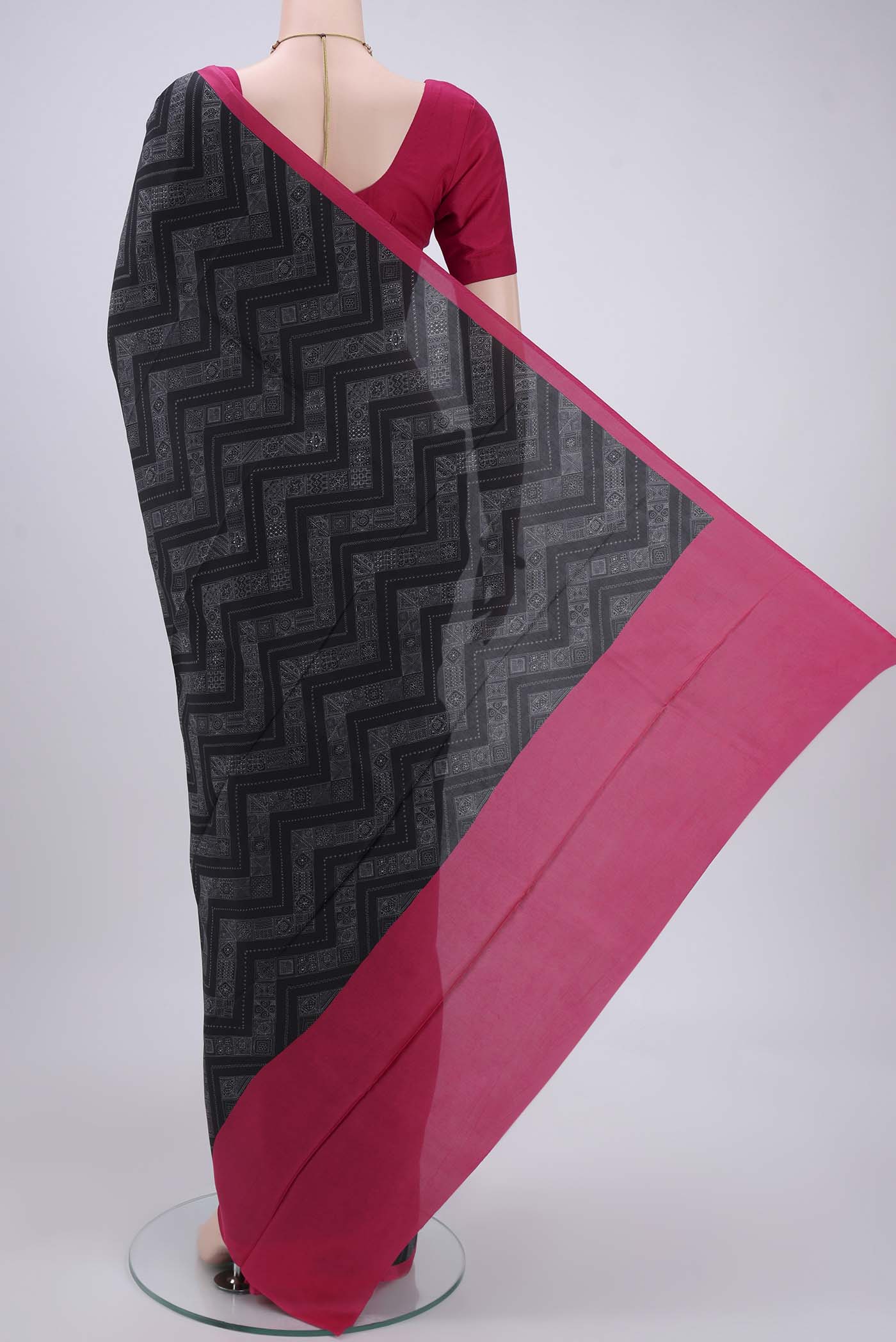 Black Printed Silk Saree - Image 3