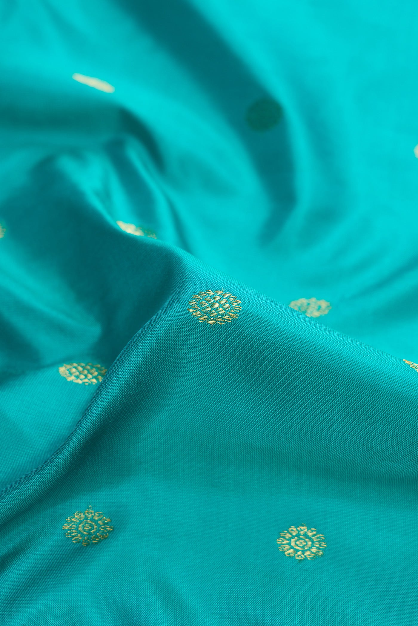 Blue Gadwal Silk Saree - Image 2