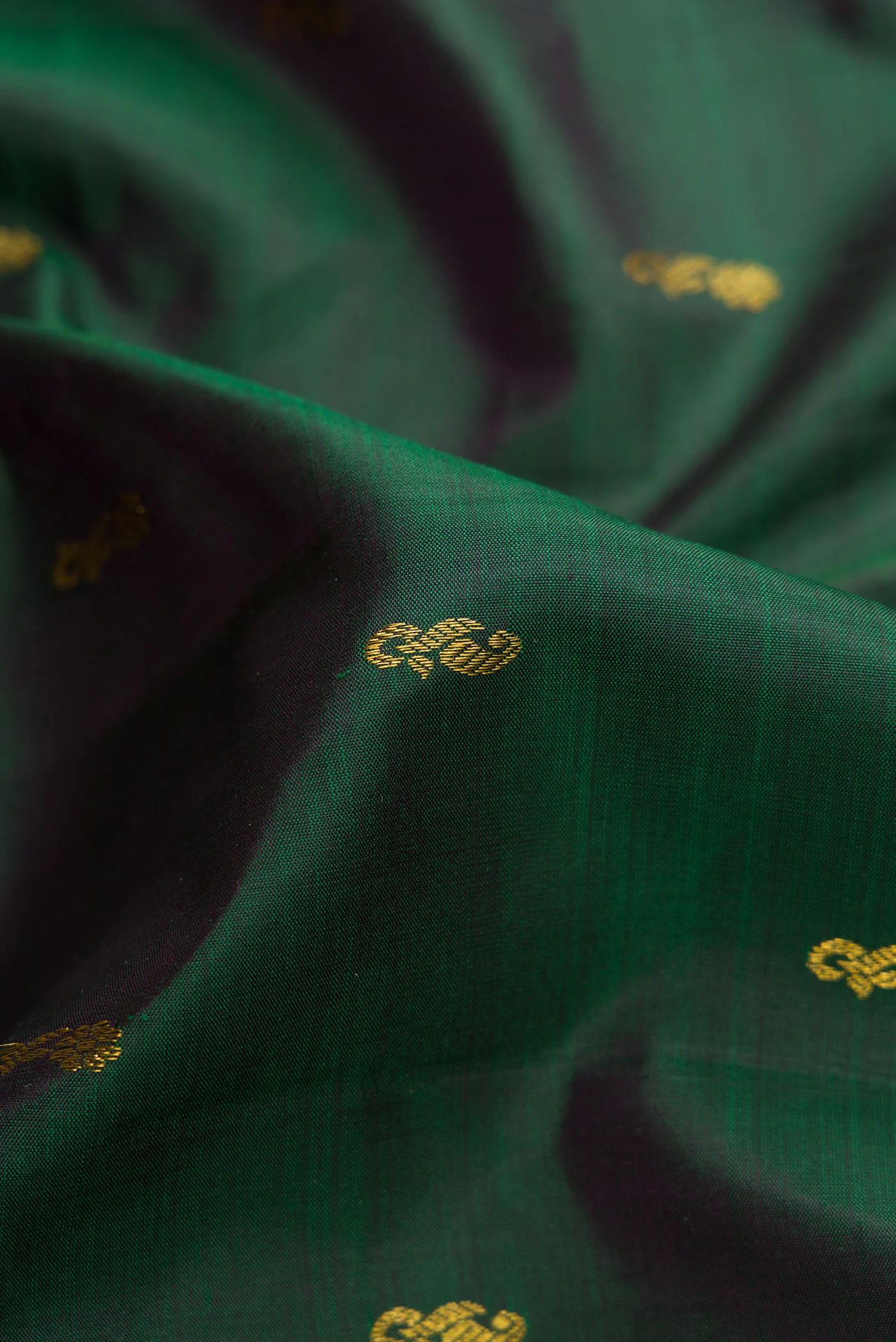 Bottle Green Dual Tone Kanjivaram Silk Saree - Image 2