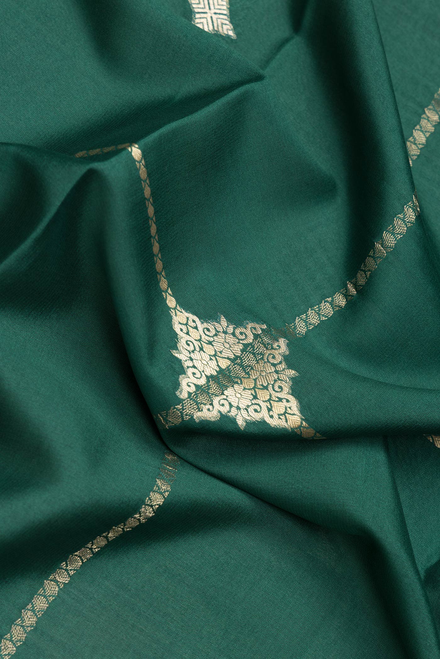 Bottle Green Mysore Crepe Saree - Image 2