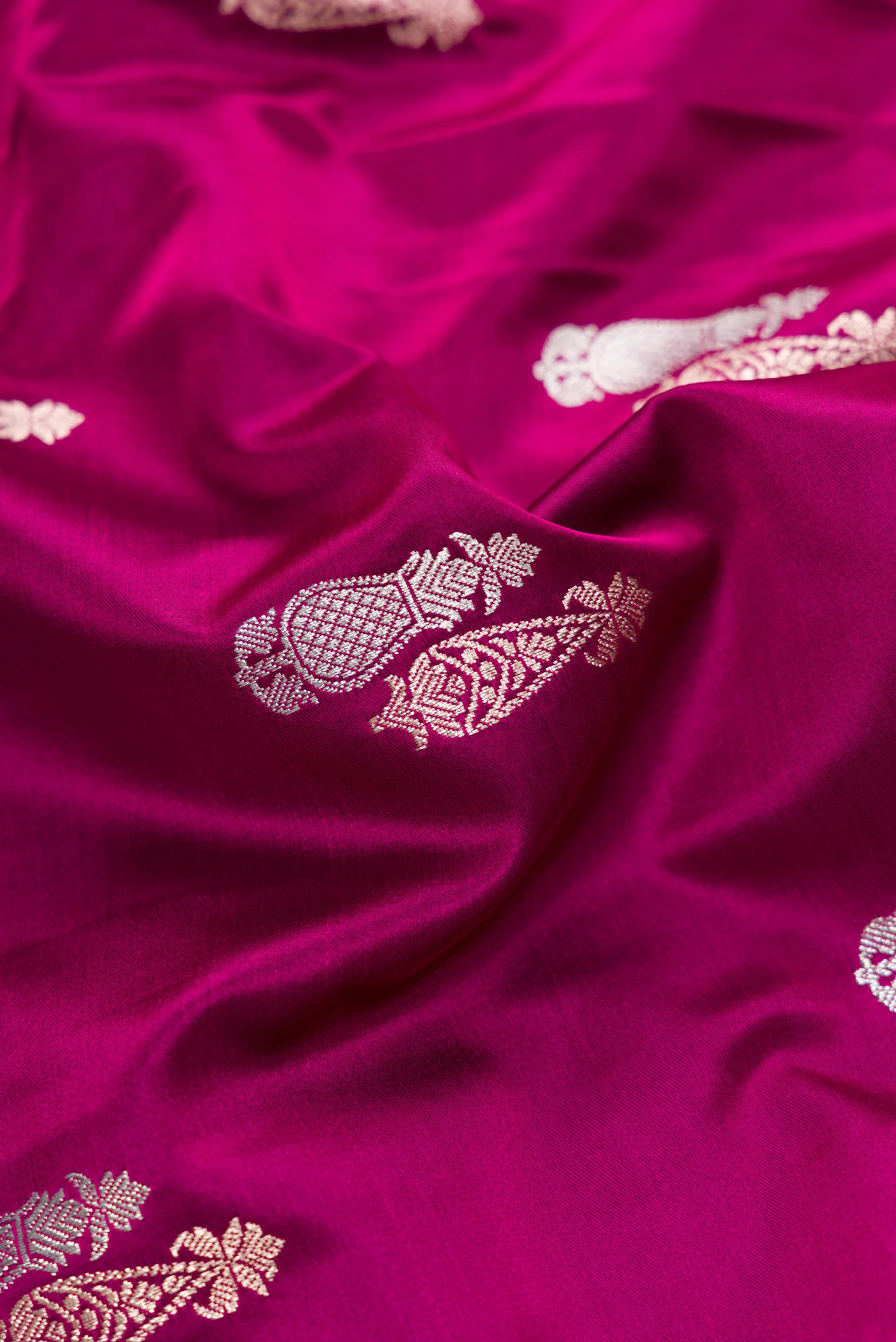 Magenta Blended Banarasi Silk Saree - Image 2