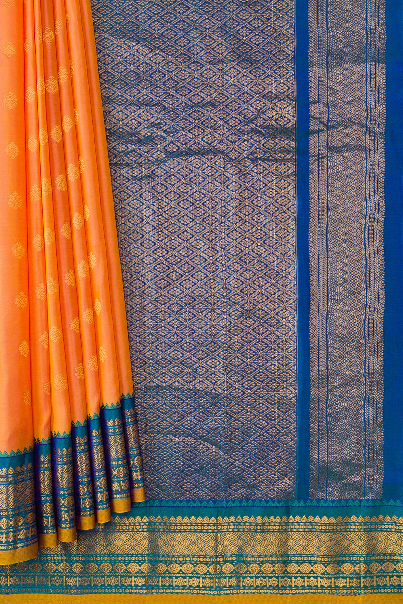 Peach with Yellow Color Gadwal Silk Saree - Image 4