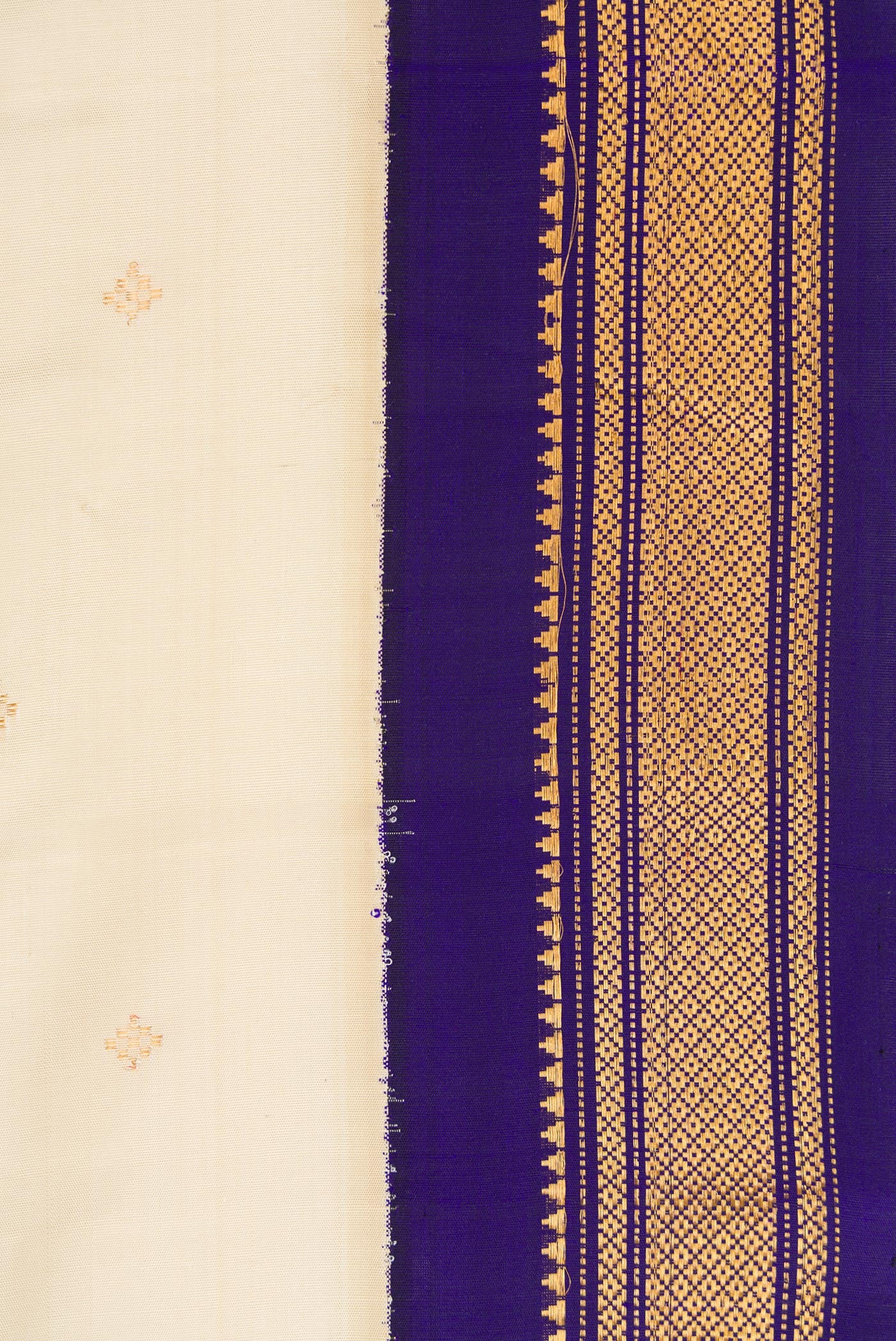 Cream Gadwal Silk Saree - Image 3