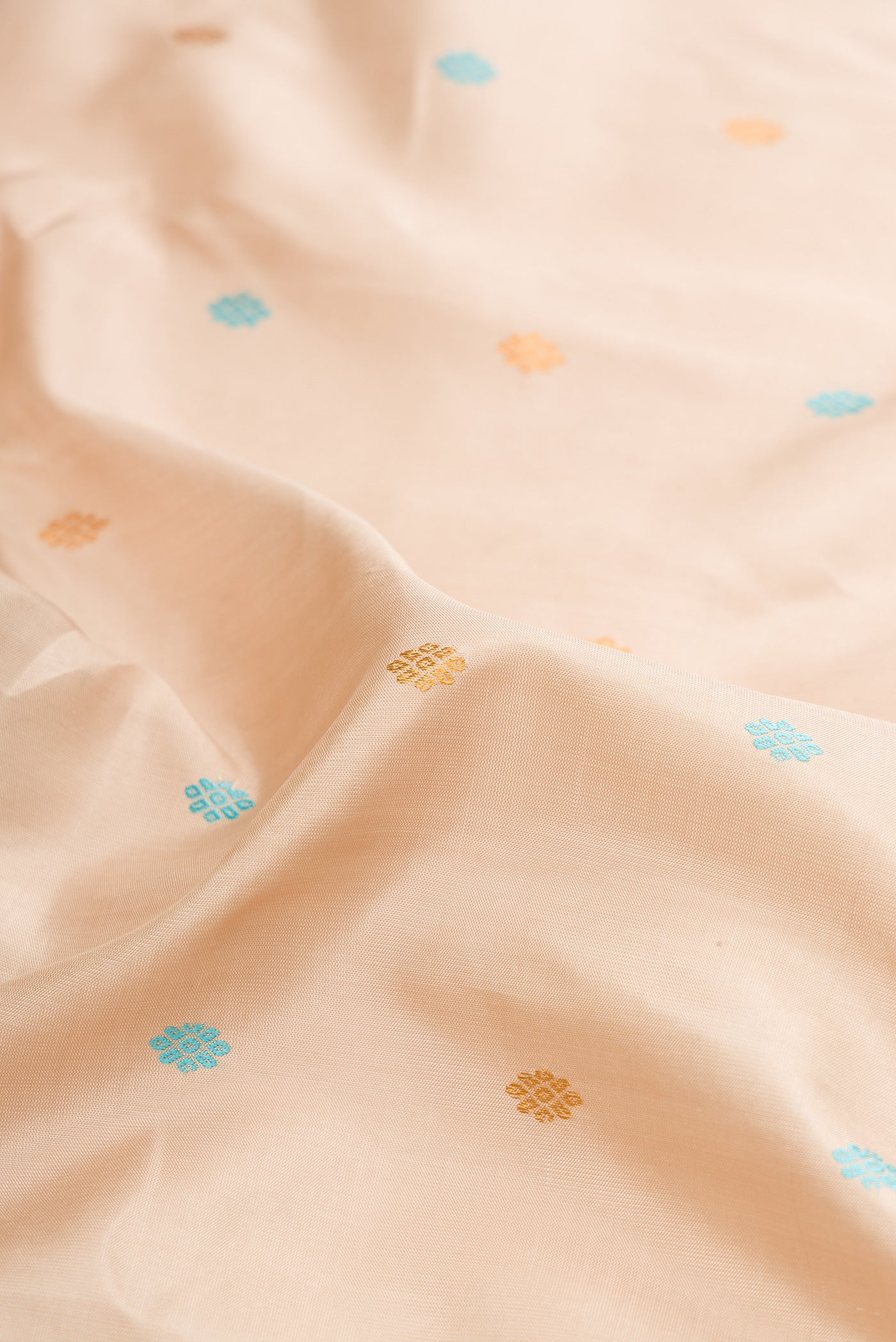 Beige Gadwal Silk Saree - Image 2