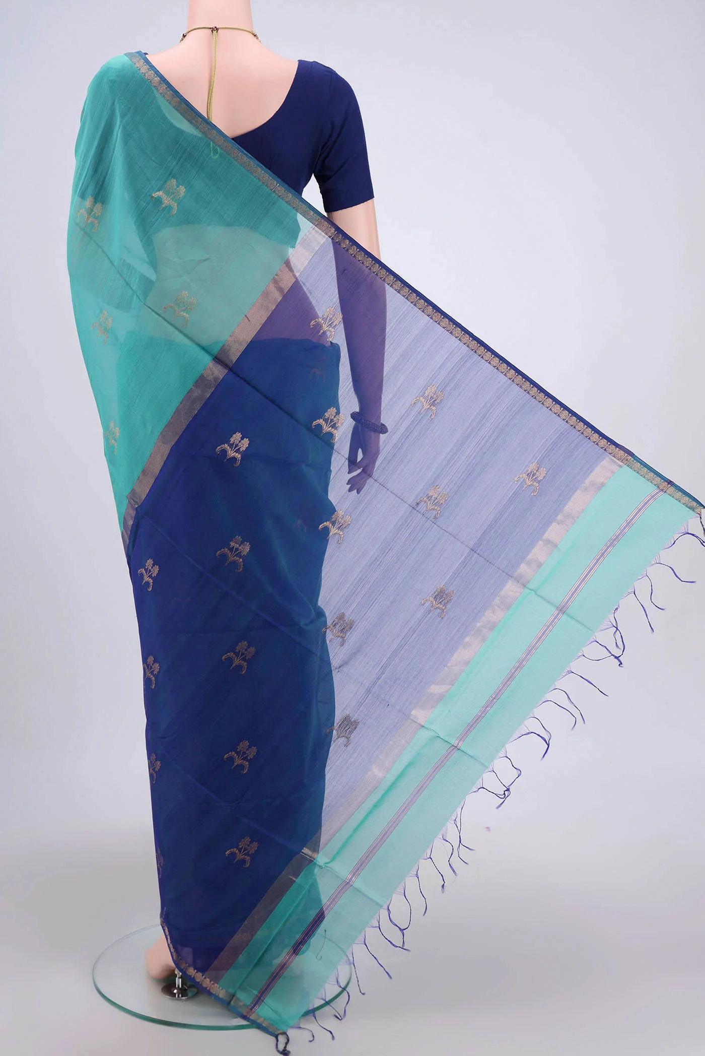 Light Blue Maheshwari Silk Cotton Saree - Image 3