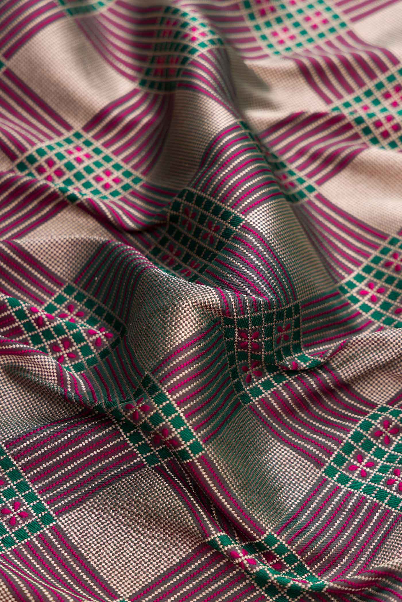 Dark Pink Dual Tone Banarasi Silk Saree - Image 2