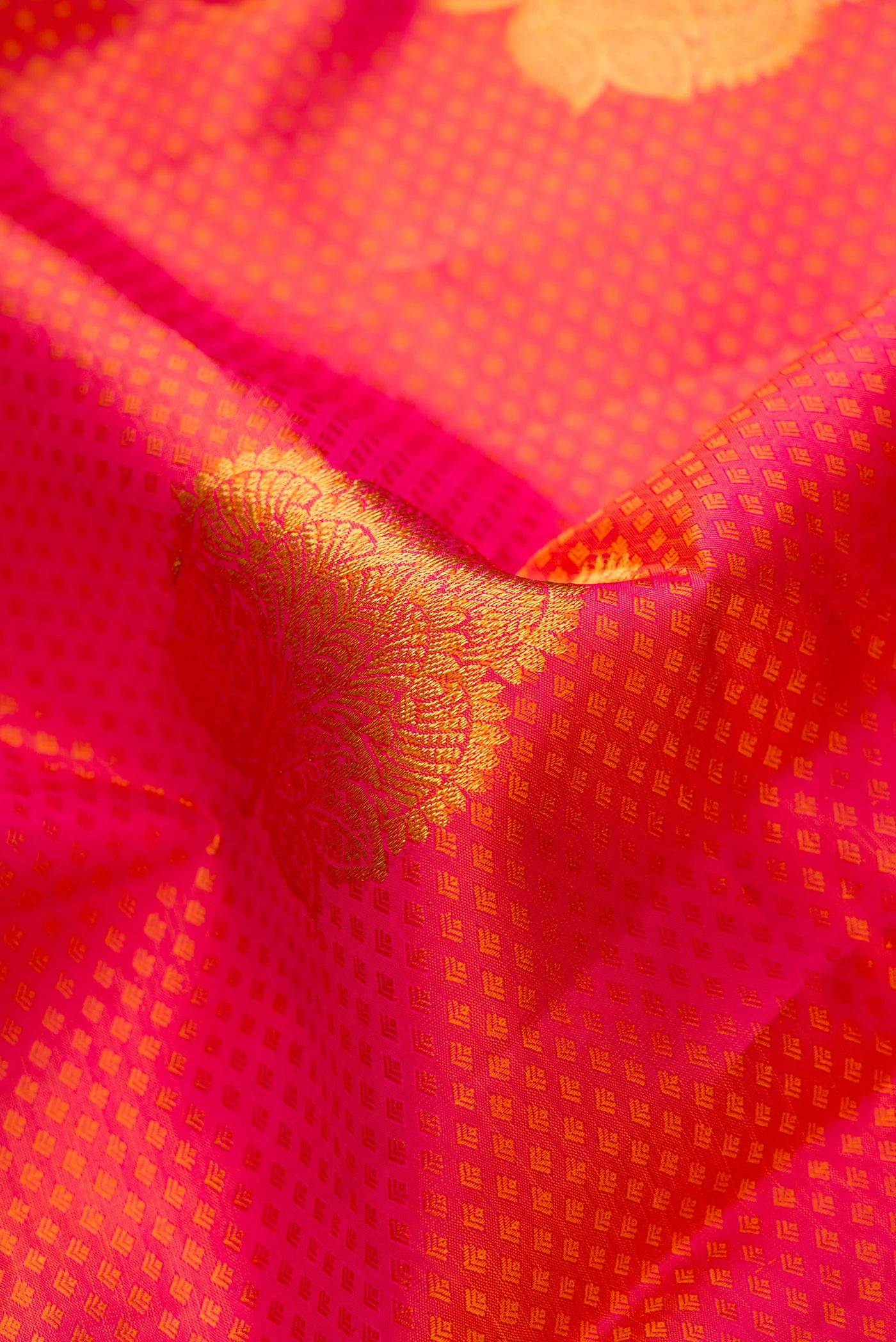 Dark Pink Dual Tone Kanchipuram Silk Saree - Image 2