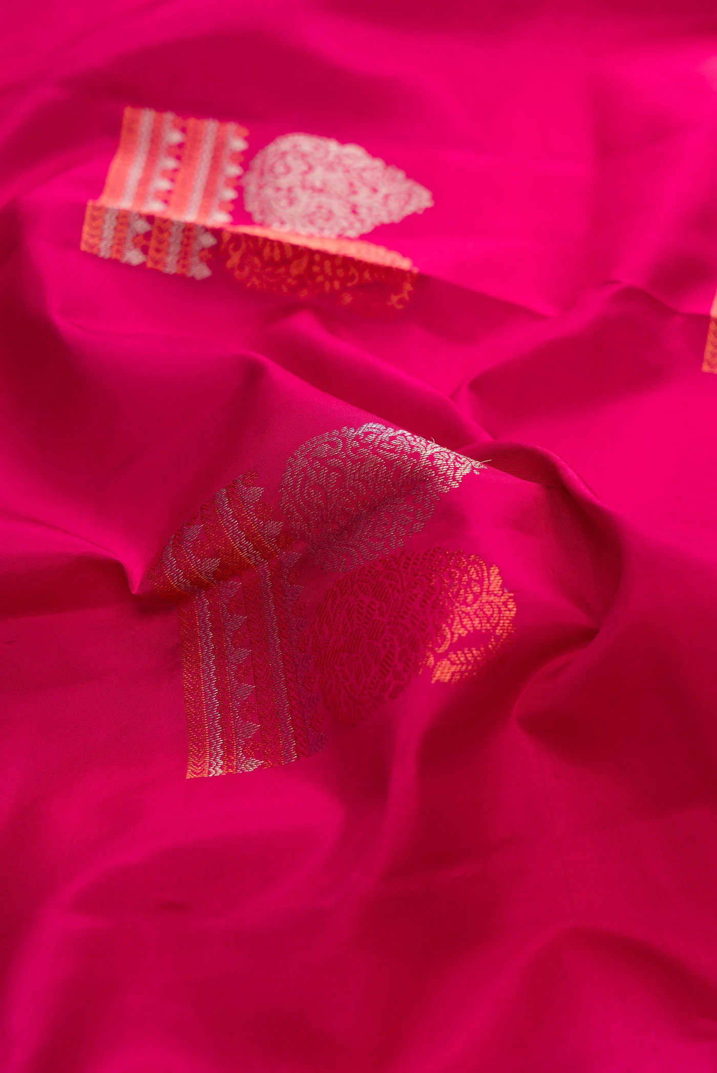 Dark Pink Dual Tone Kanchipuram Silk Saree - Image 2