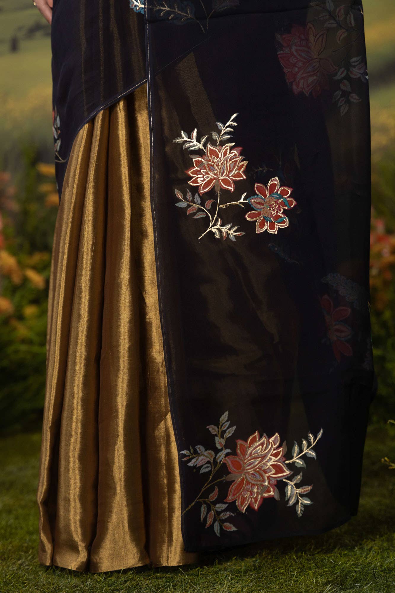 Dawn and Dusk-Gold & Black Organza Silk Saree - Image 4