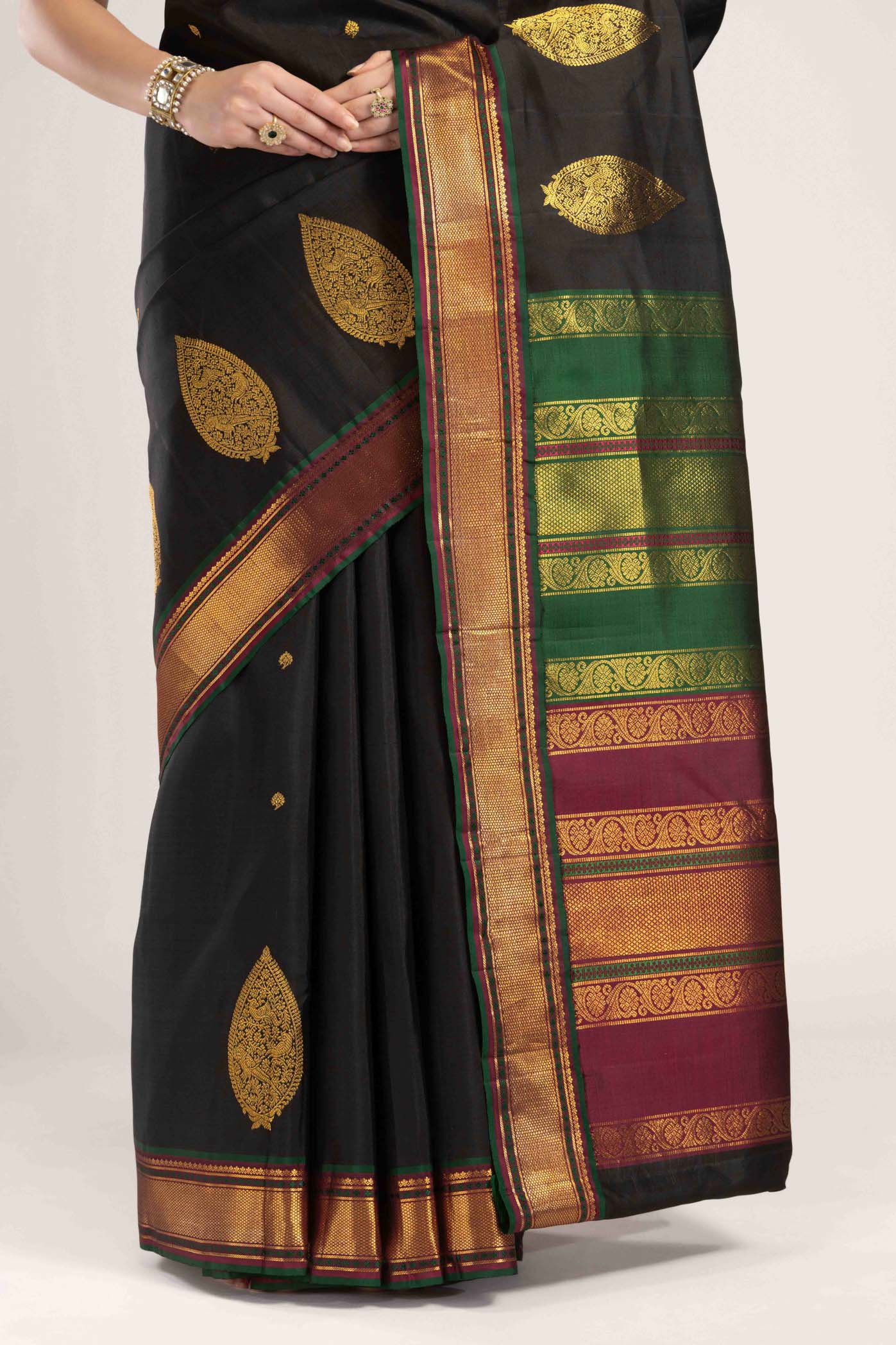 Esha-Black Kanchipuram Silk Saree - Image 6