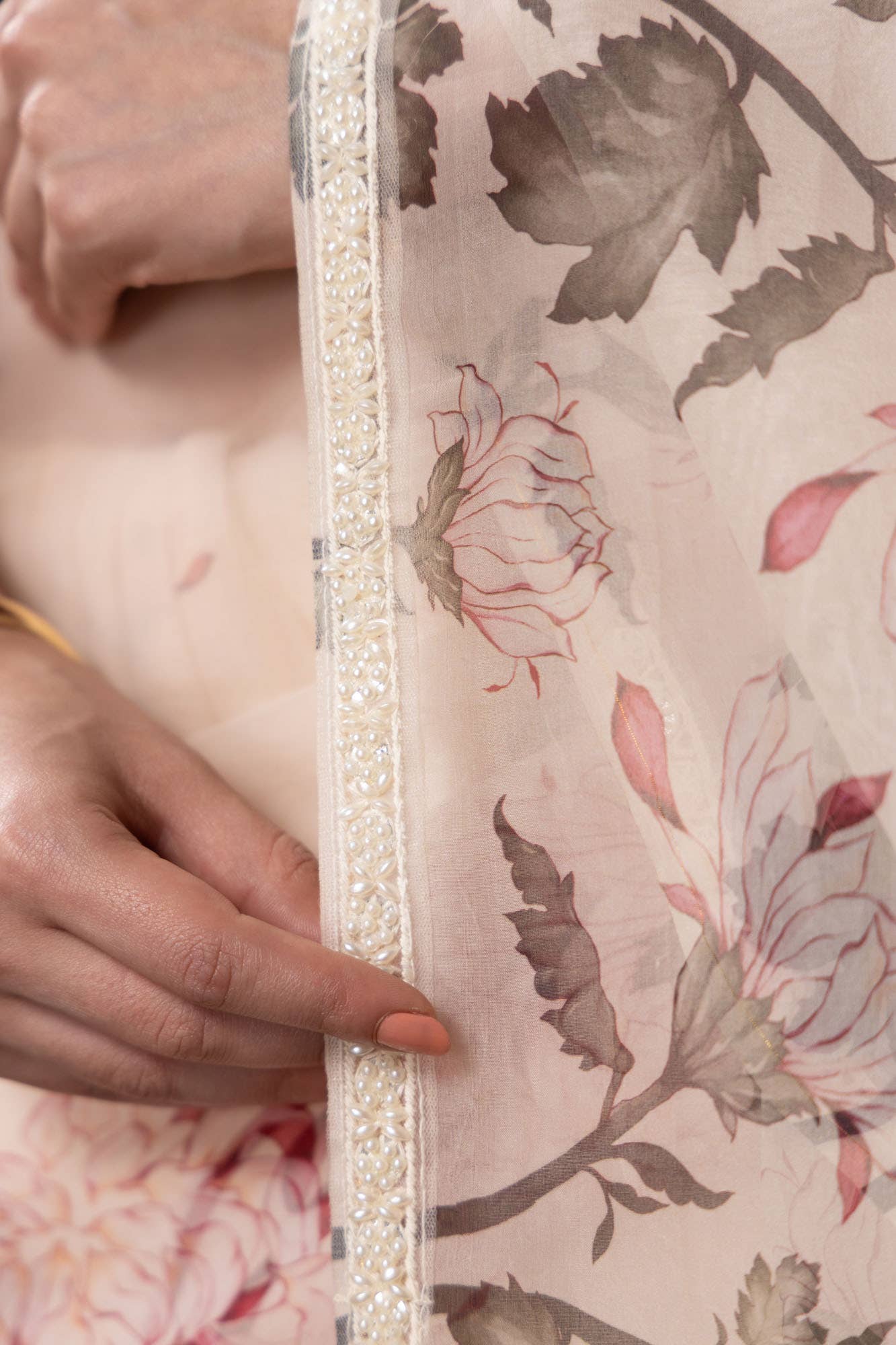 Fields of Crysanthemum-Cream Pure Organza Silk Saree - Image 6