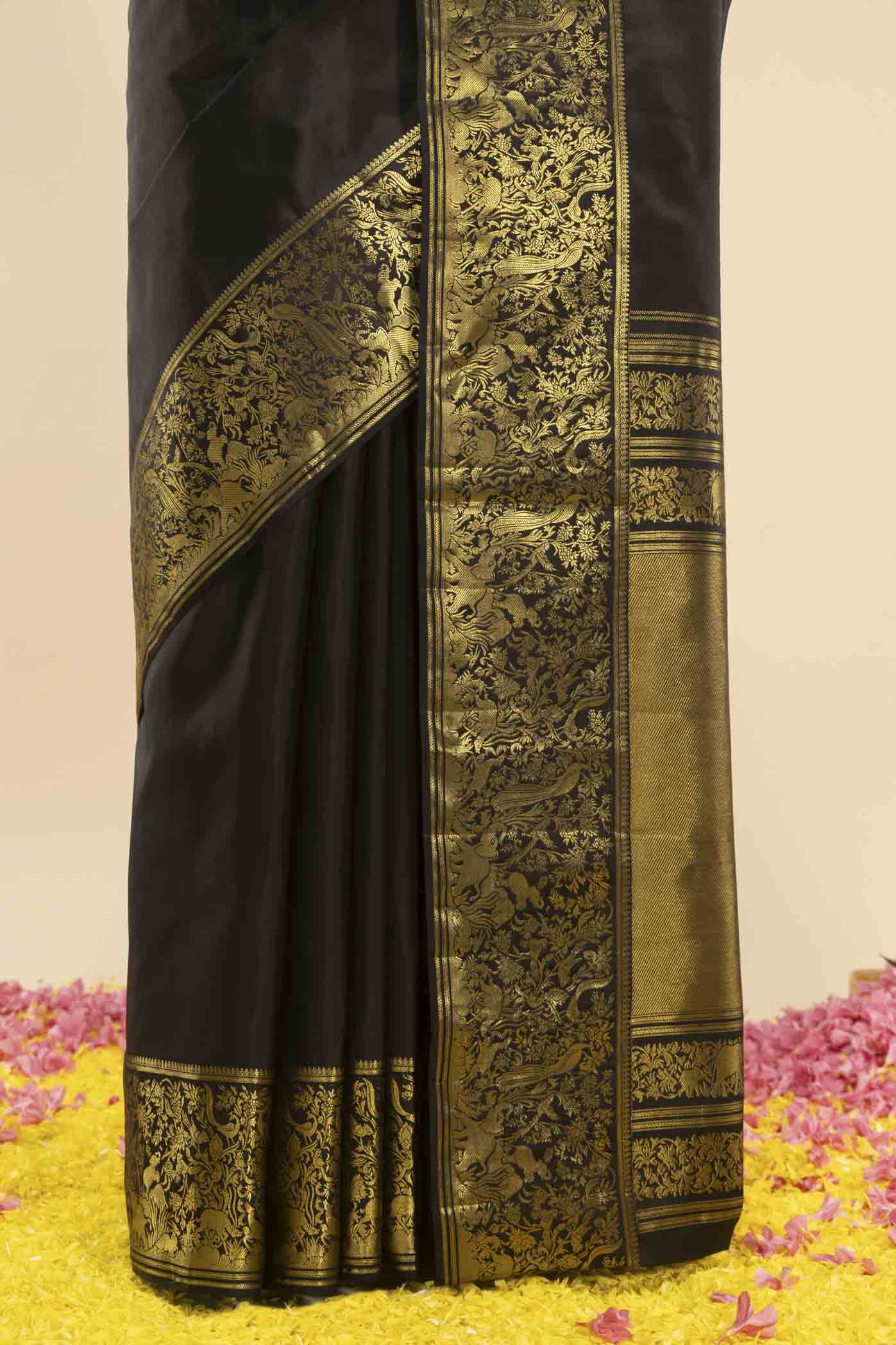 Gajagamini-Black Kanchipuram Silk Saree - Image 5