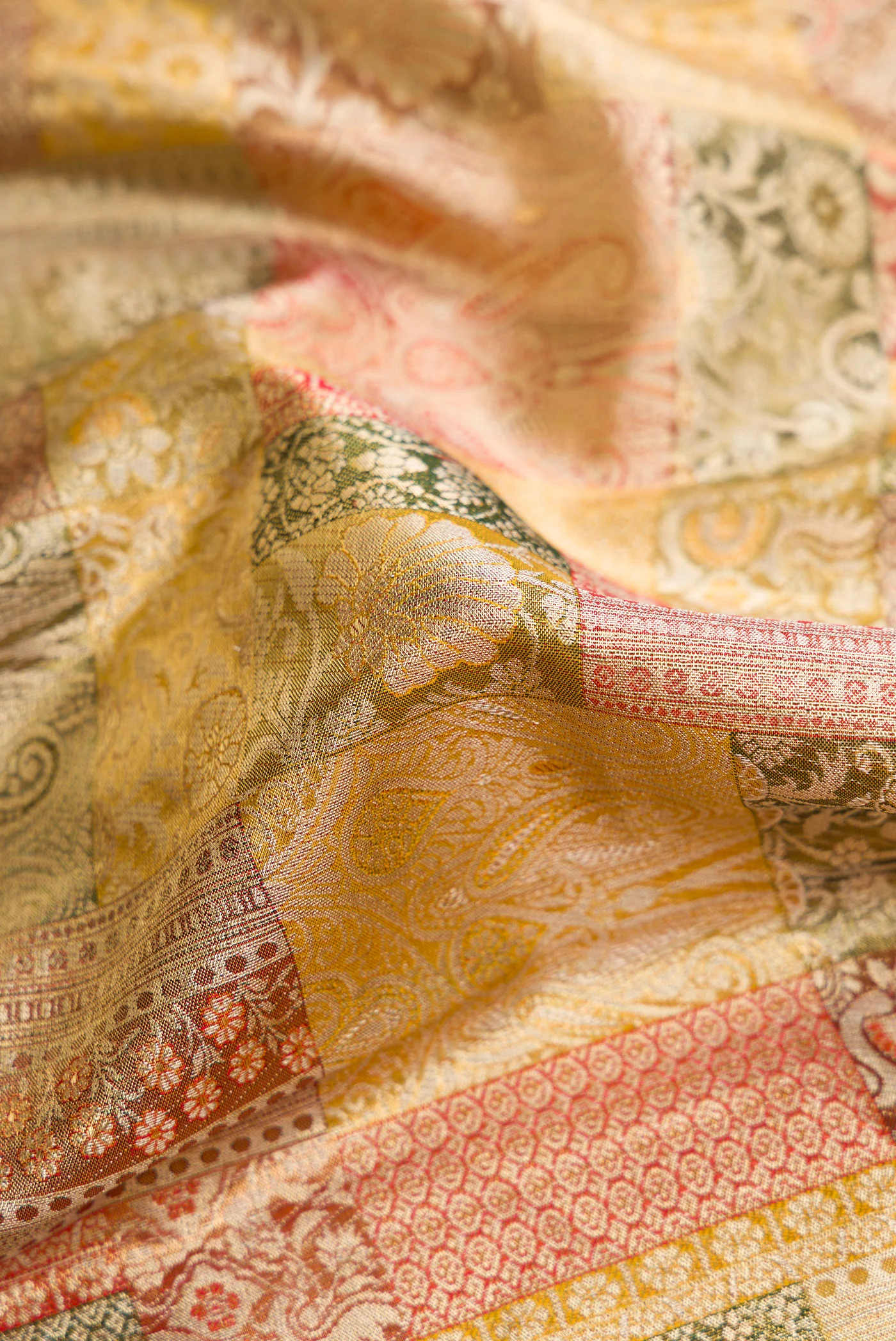 Gold Dual Tone Kanjivaram Tissue Silk Saree - Image 2