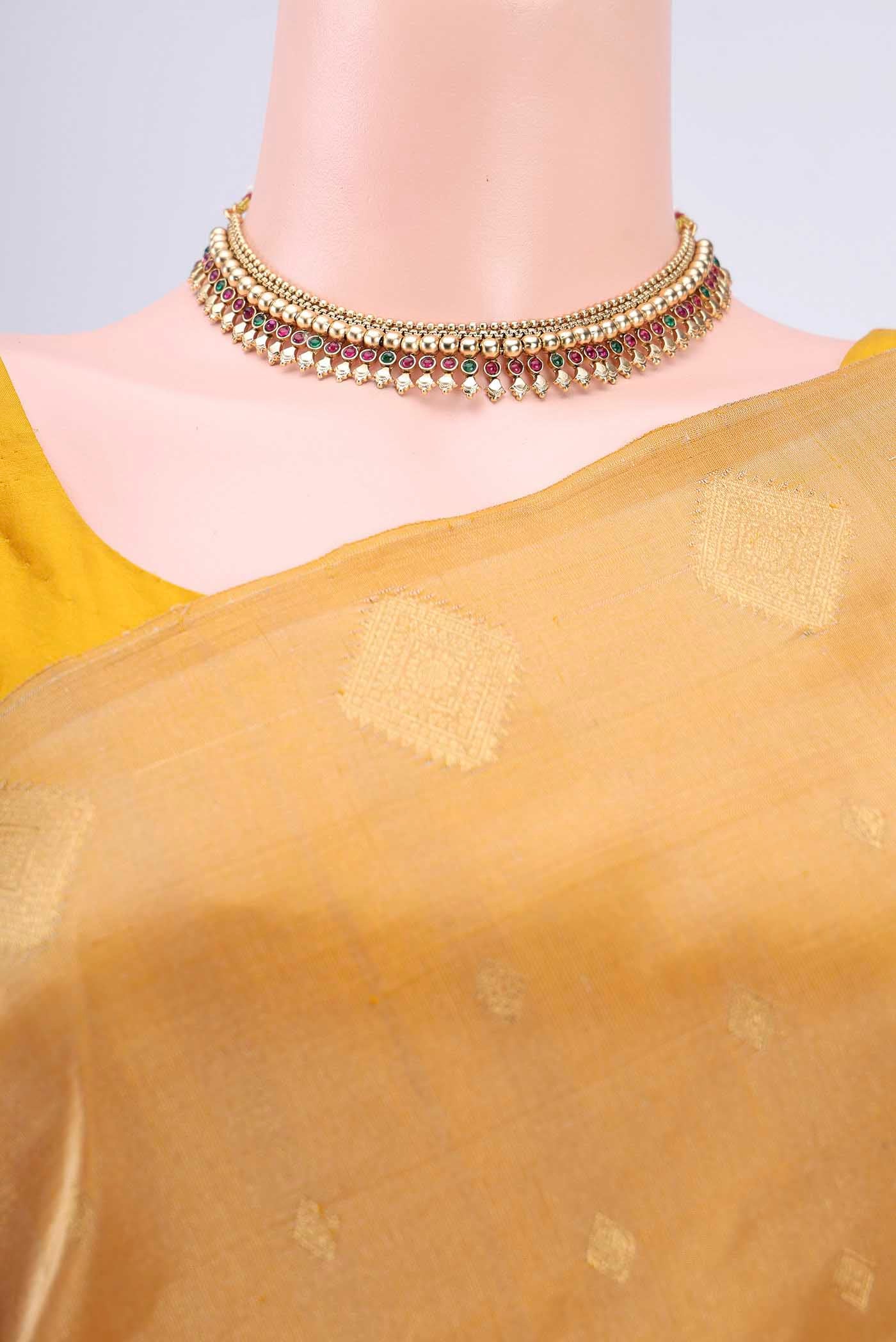 Golden Dual Tone Gadwal Silk Saree - Image 2