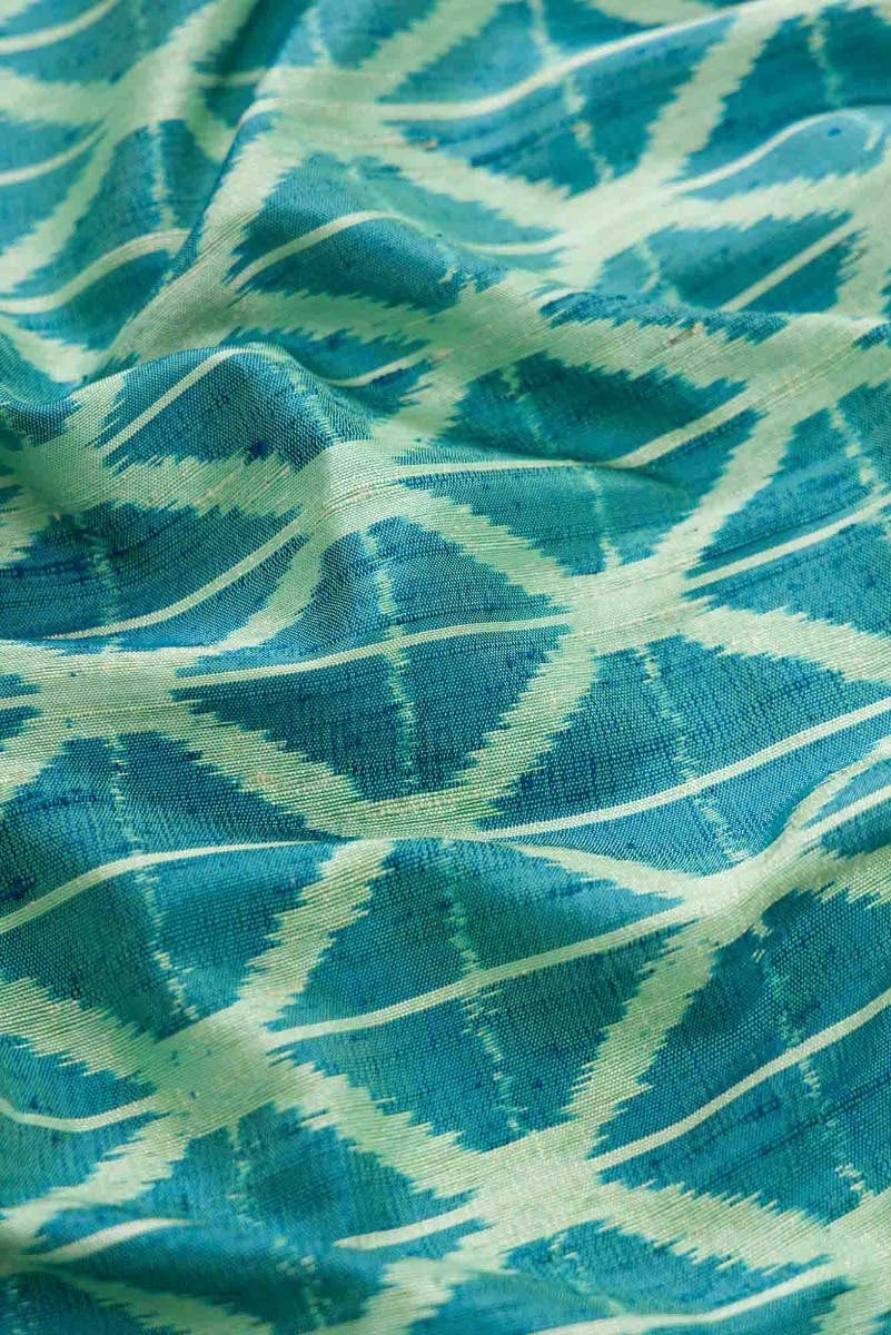 Green and Blue Dual Tone Raw Silk Saree - Image 4