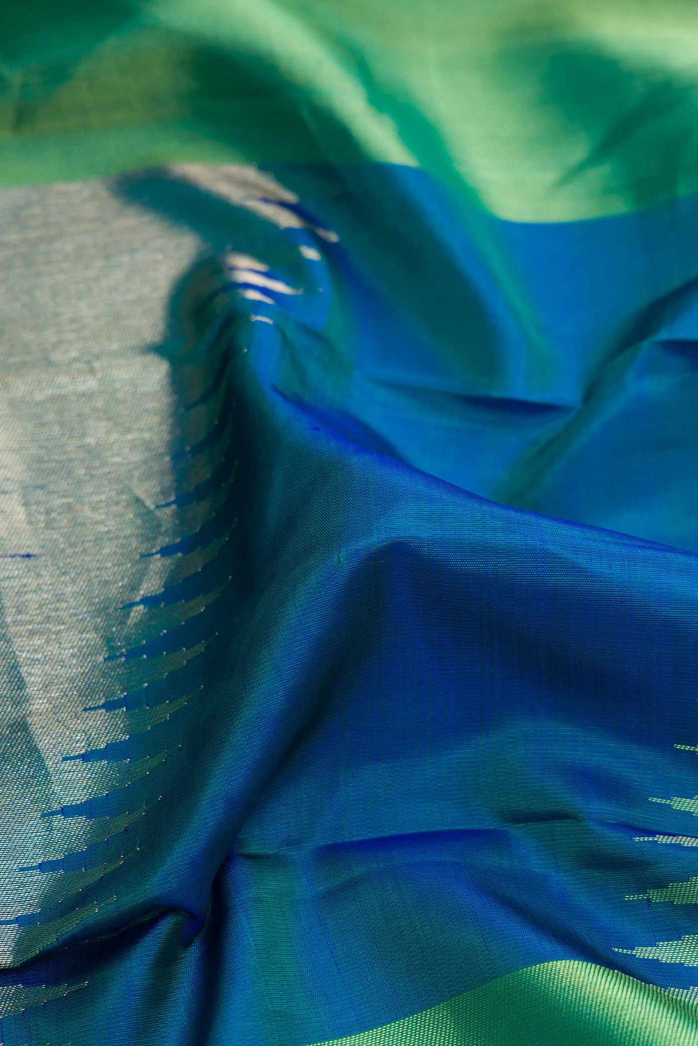 Blue and Green Color Kanchipuram Silk Saree - Image 2