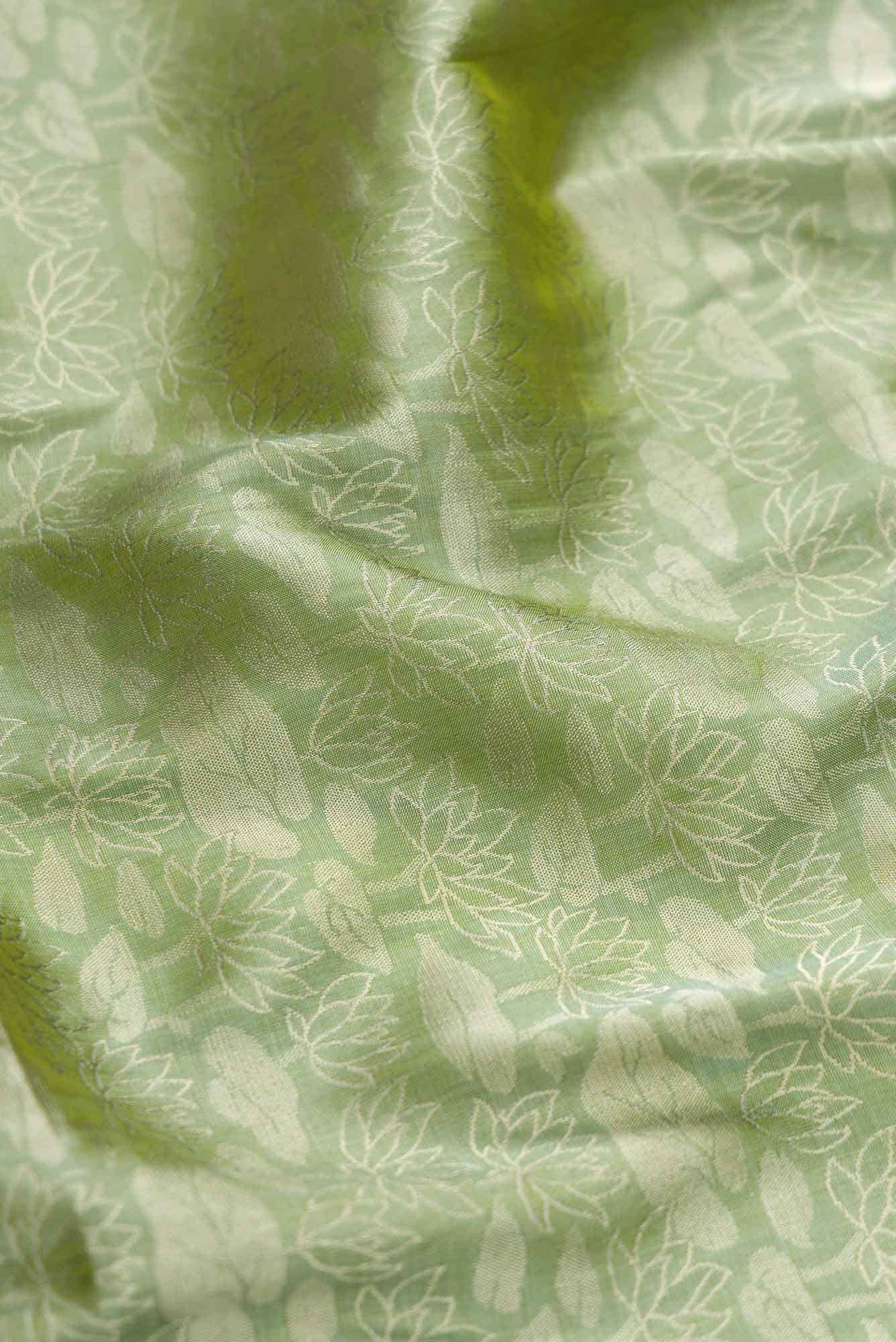 Green Dual Tone Banarasi Silk Saree - Image 3