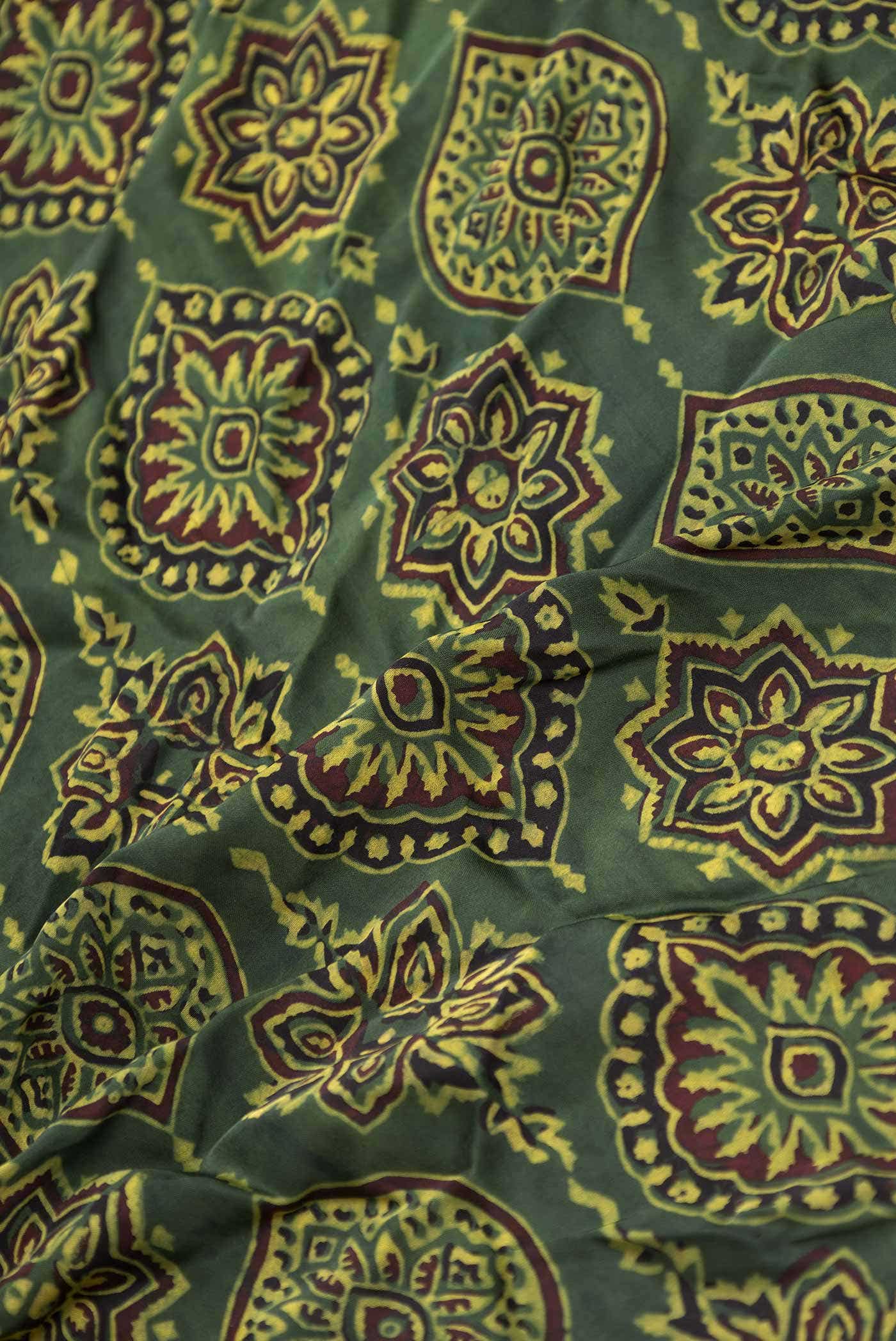 Green Dual Tone Blended Mysore Crepe Saree - Image 2