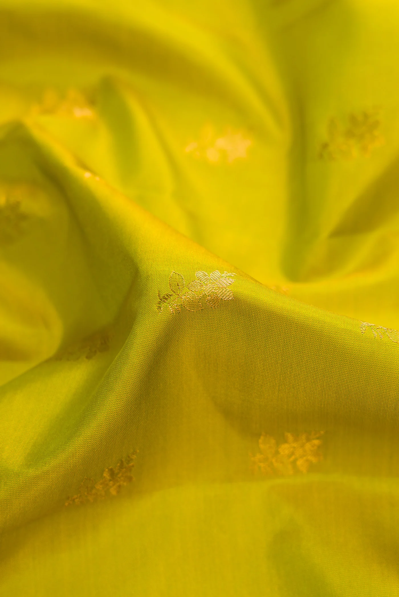 Green Gadwal Silk Saree - Image 2