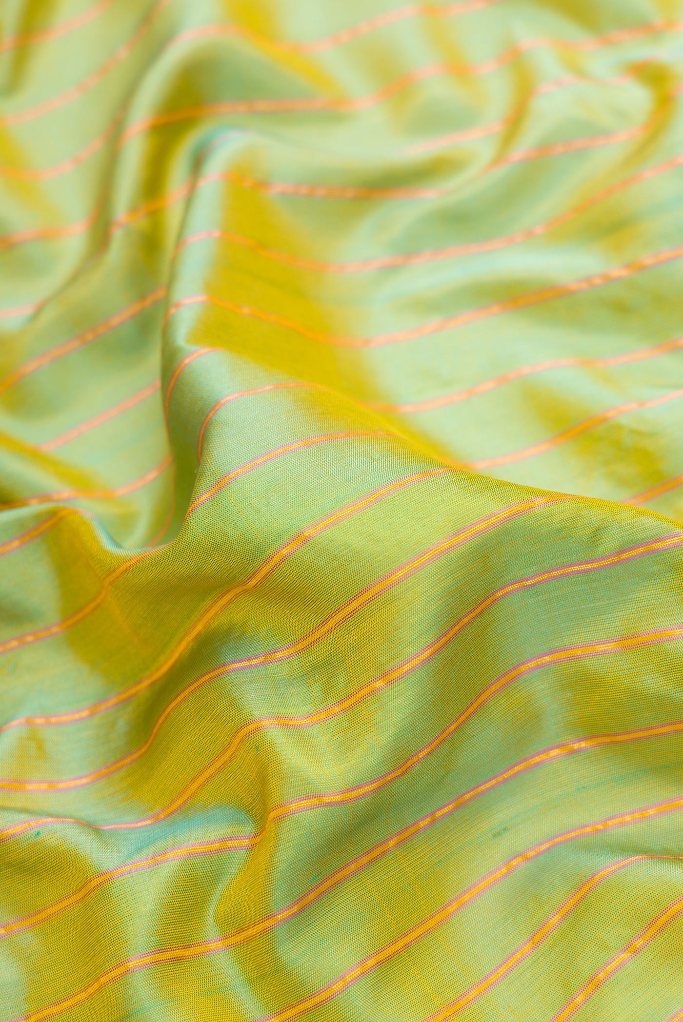 Green Gadwal Silk Saree - Image 2